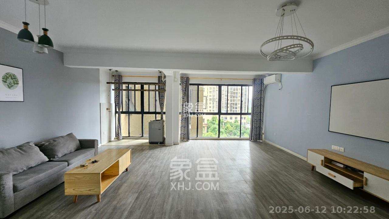 庄园心伽泊 1室2厅1卫 2600.0元/月 庄园心伽泊 1室2厅1卫 2600.0元/月室内图