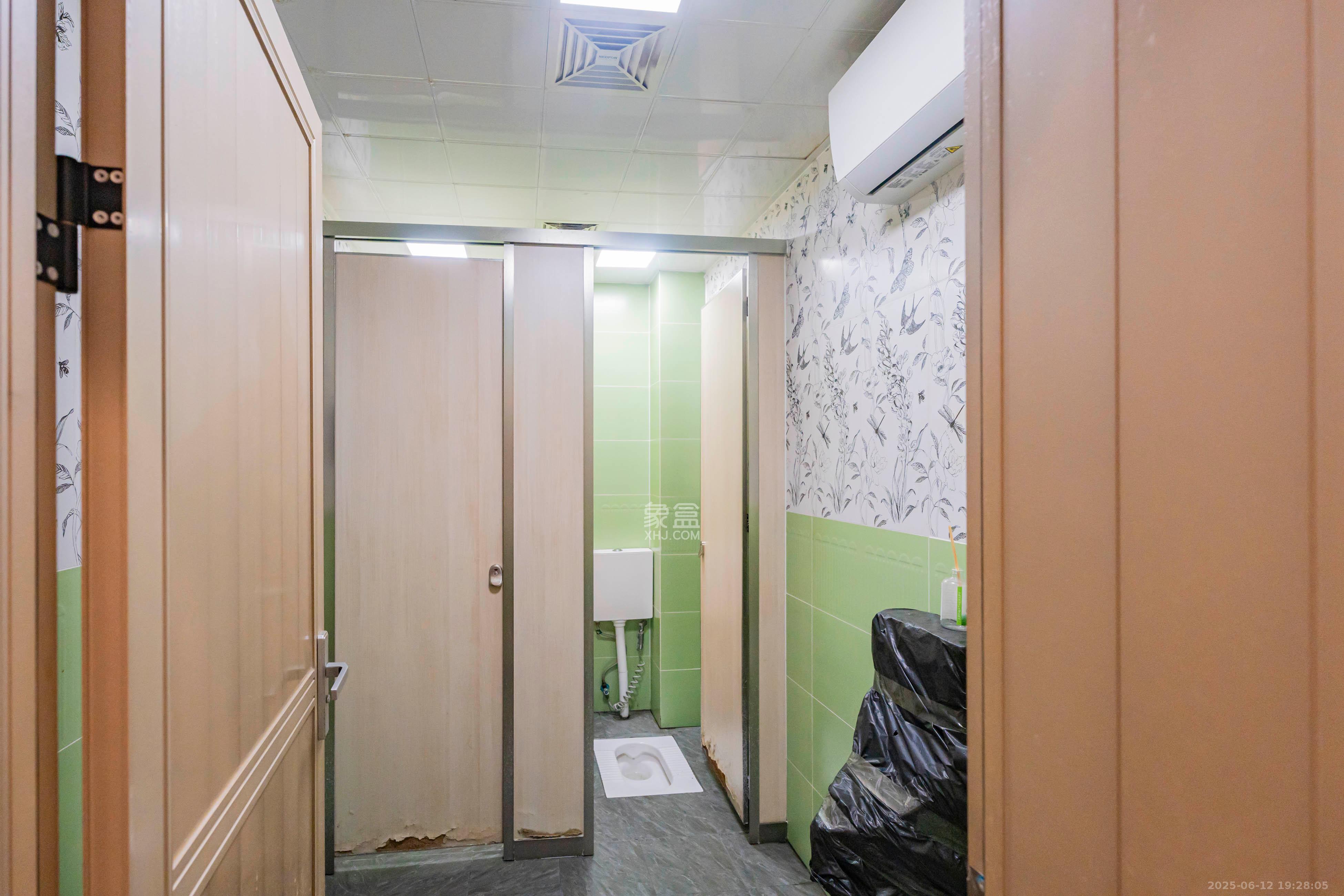 营盘街社区  6室3厅3卫   1500.00万卫生间