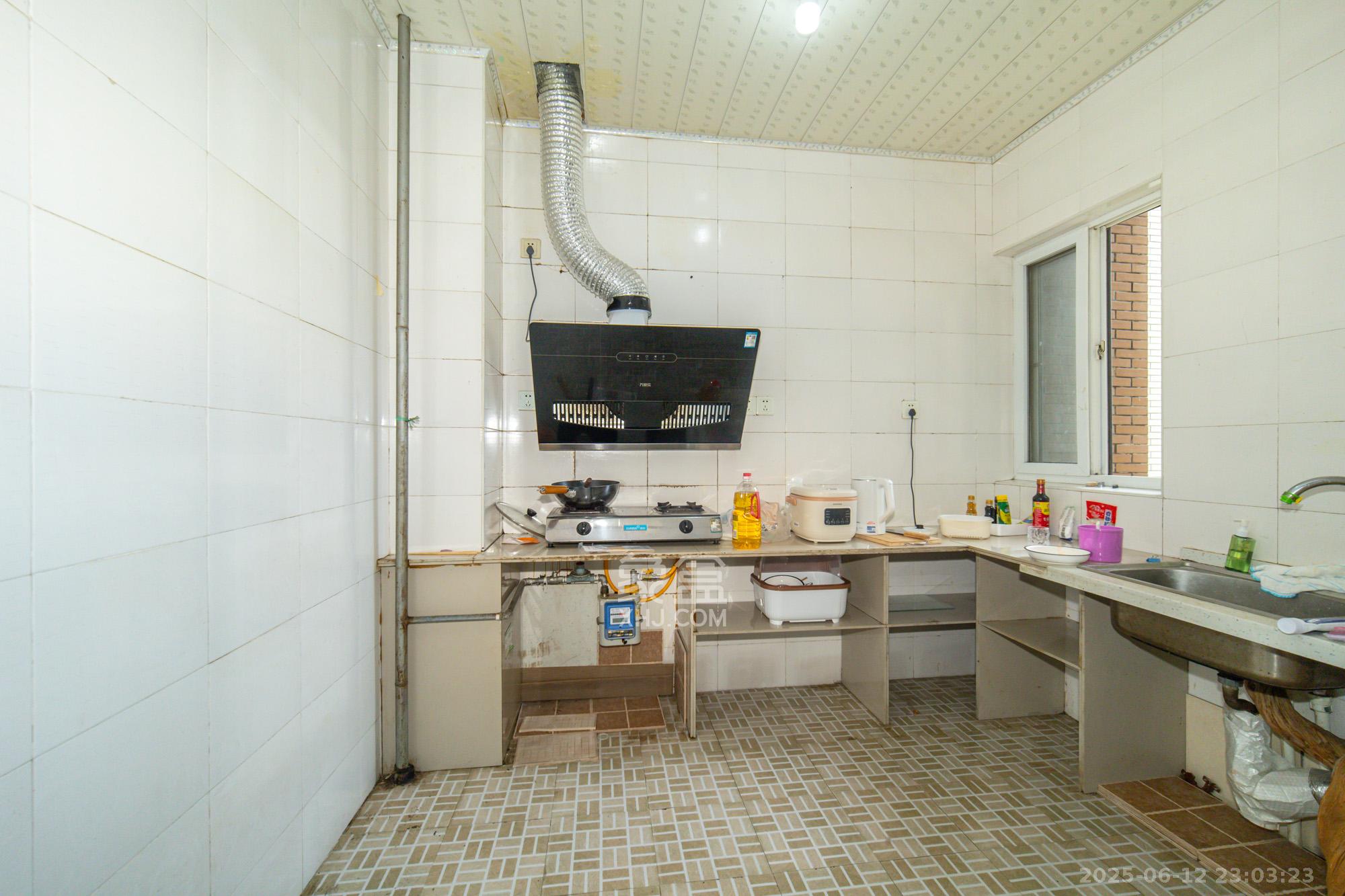 楚天世纪城东苑 2室2厅1卫 52.8万 楚天世纪城东苑 2室2厅1卫 52.8万厨房