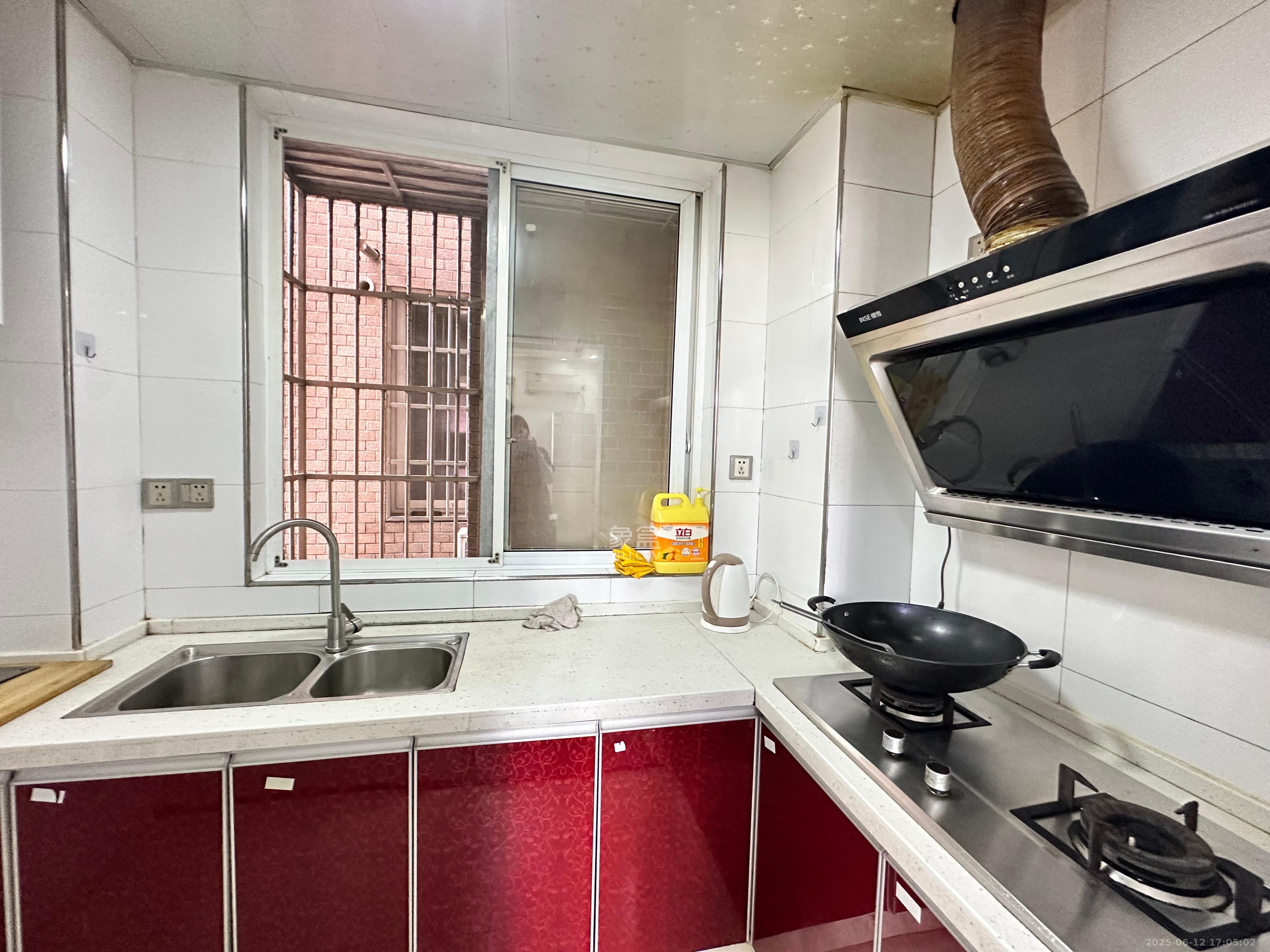 泊林晶城 1室2厅1卫 1500.0元/月 泊林晶城 1室2厅1卫 1500.0元/月室内图