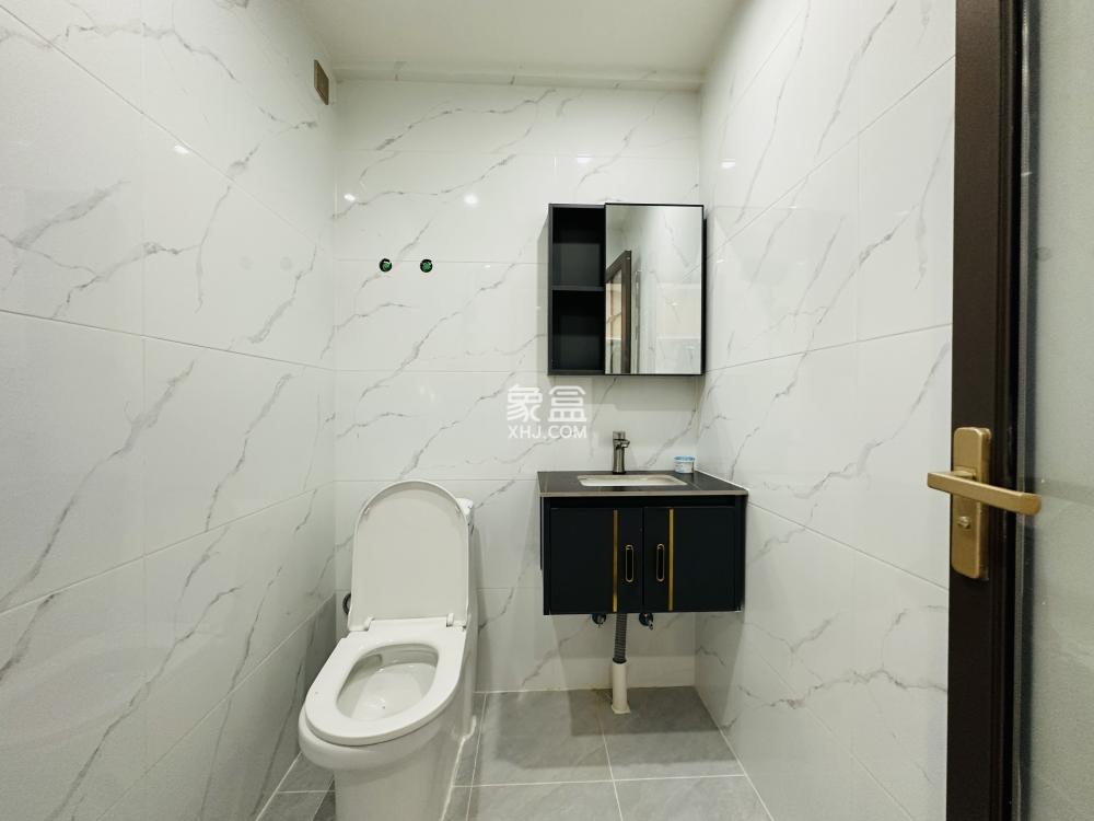 海城大厦 1室0厅1卫 40.0万 海城大厦 1室0厅1卫 40.0万室内图