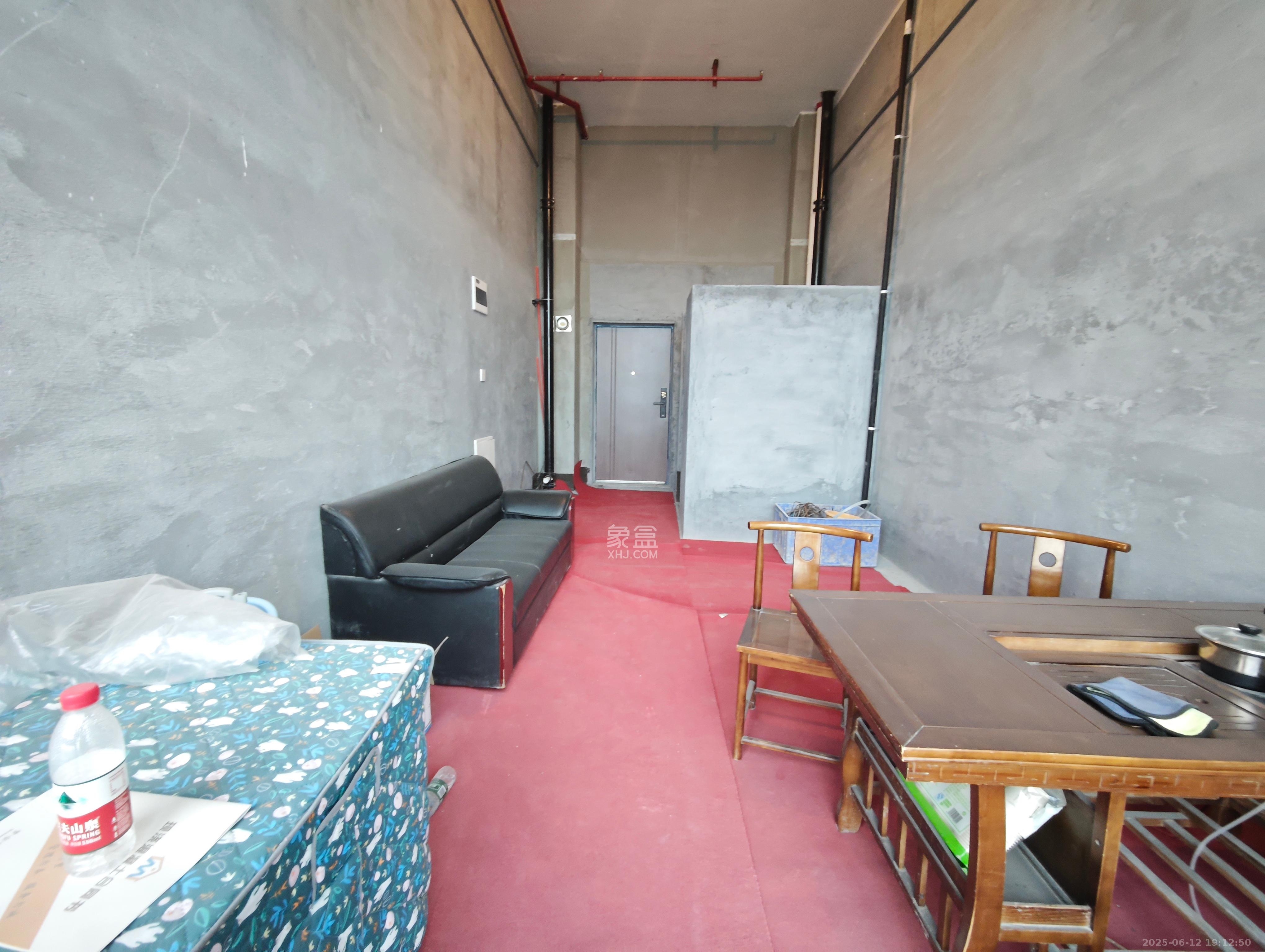 卓越中寰 1室1厅1卫 1600.0元/月 卓越中寰 1室1厅1卫 1600.0元/月室内图