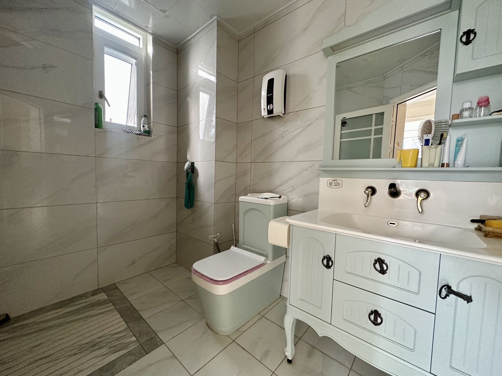 城市海岸一期 3室2厅2卫 420.0万 城市海岸一期 3室2厅2卫 420.0万客厅