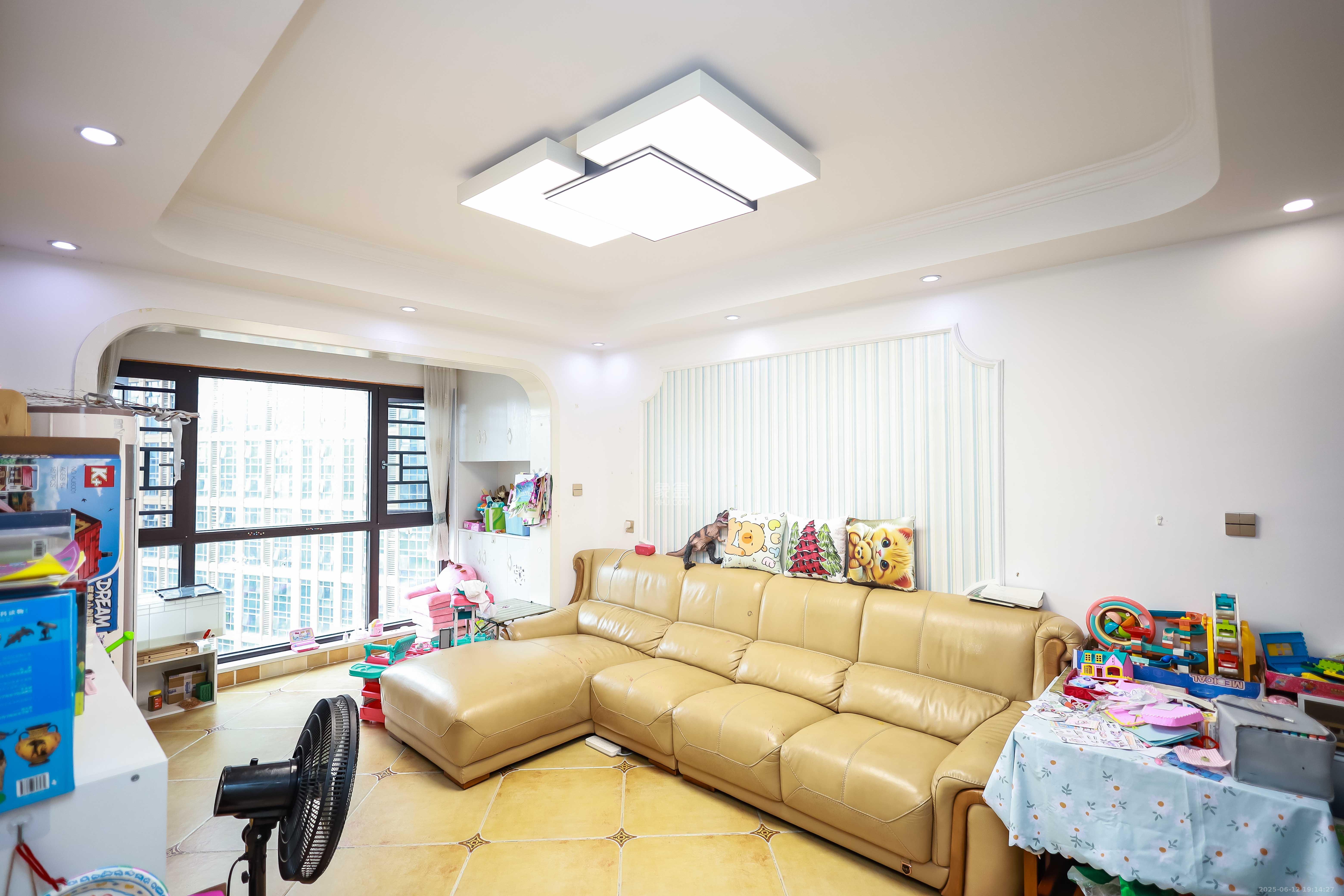 奥克斯缔壹城  3室2厅1卫   86.80万客厅