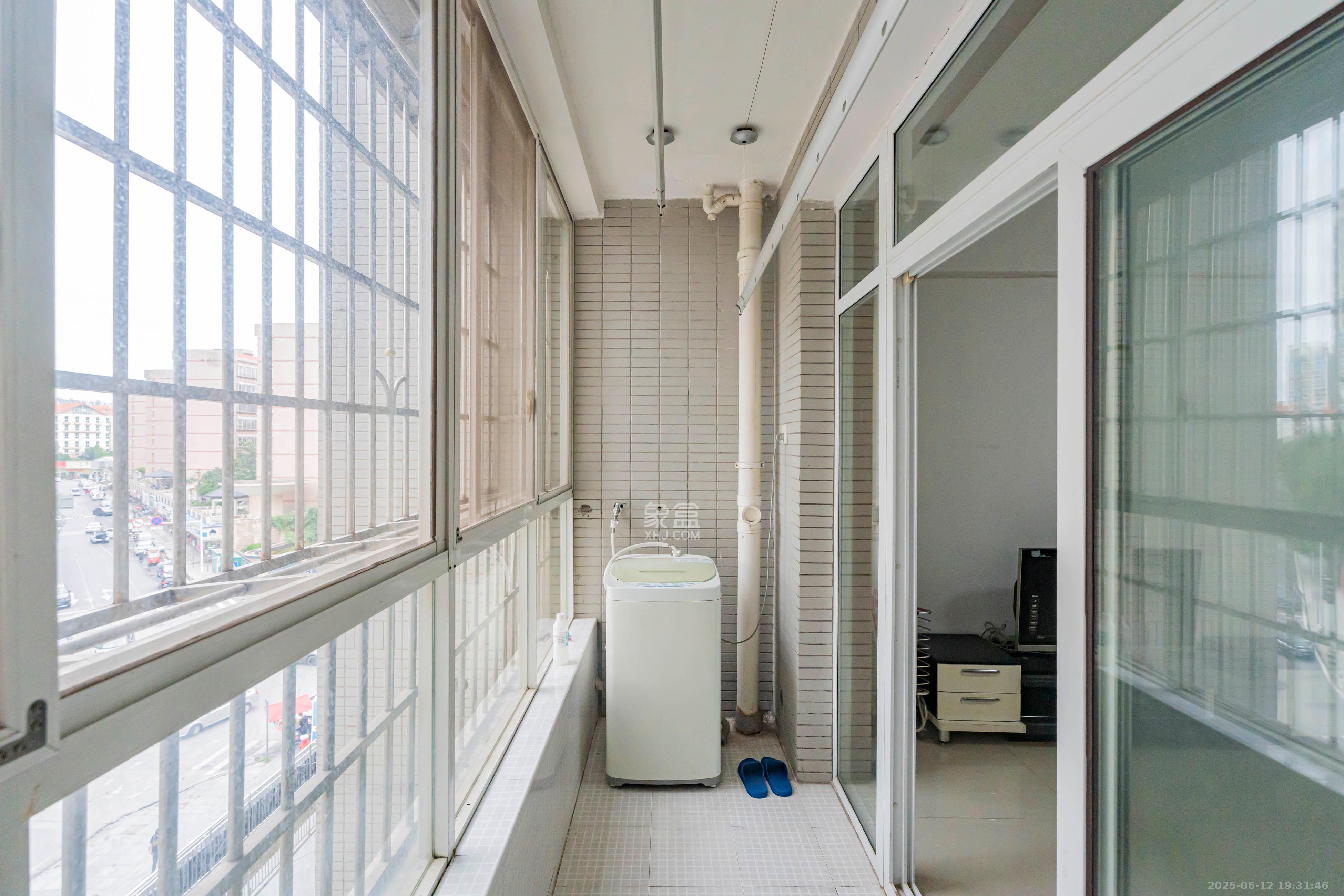 月湖兰庭  2室1厅1卫    64.0万阳台