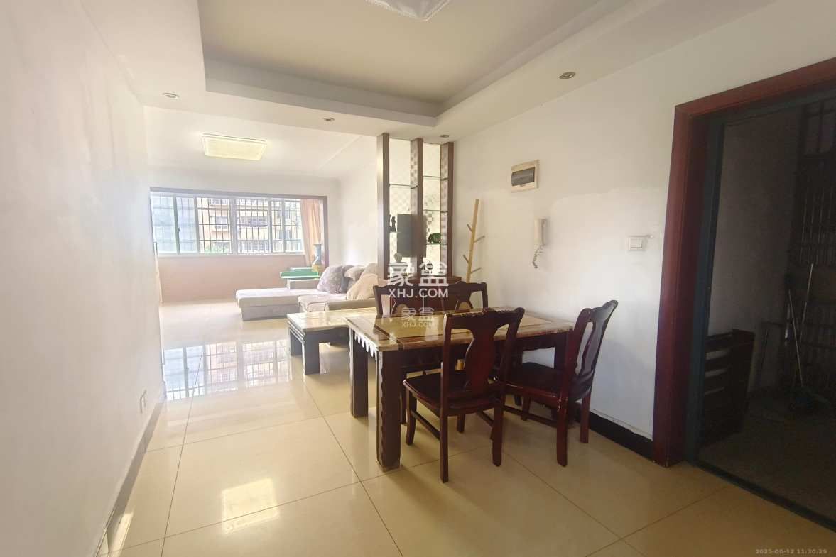 龙吉湾小区(龙瑞尚苑) 3室2厅1卫 1900.00元/月 龙吉湾小区(龙瑞尚苑) 3室2厅1卫 1900.00元/月室内图