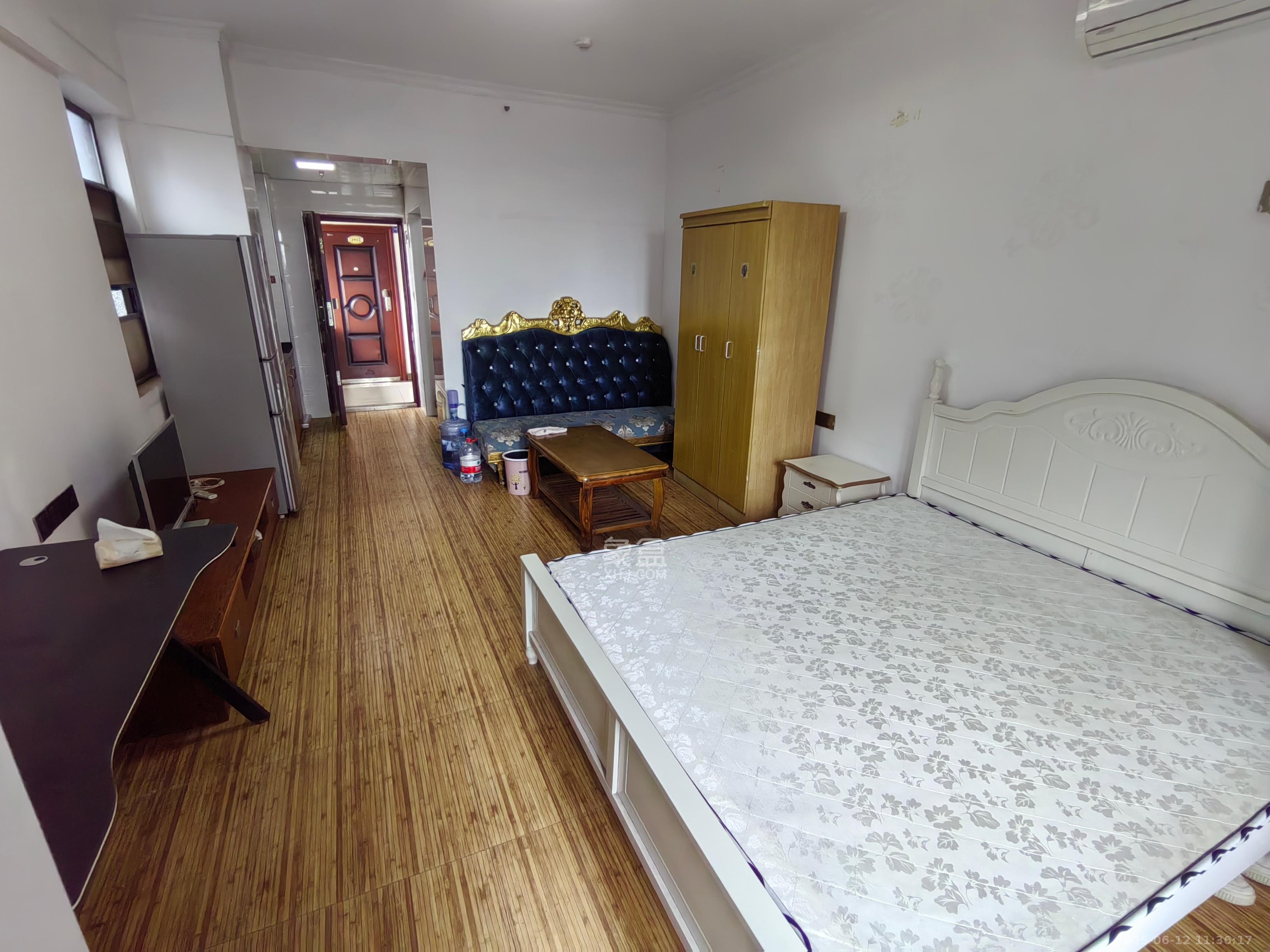 万象凯旋湾 1室1厅1卫 1300.0元/月 万象凯旋湾 1室1厅1卫 1300.0元/月室内图