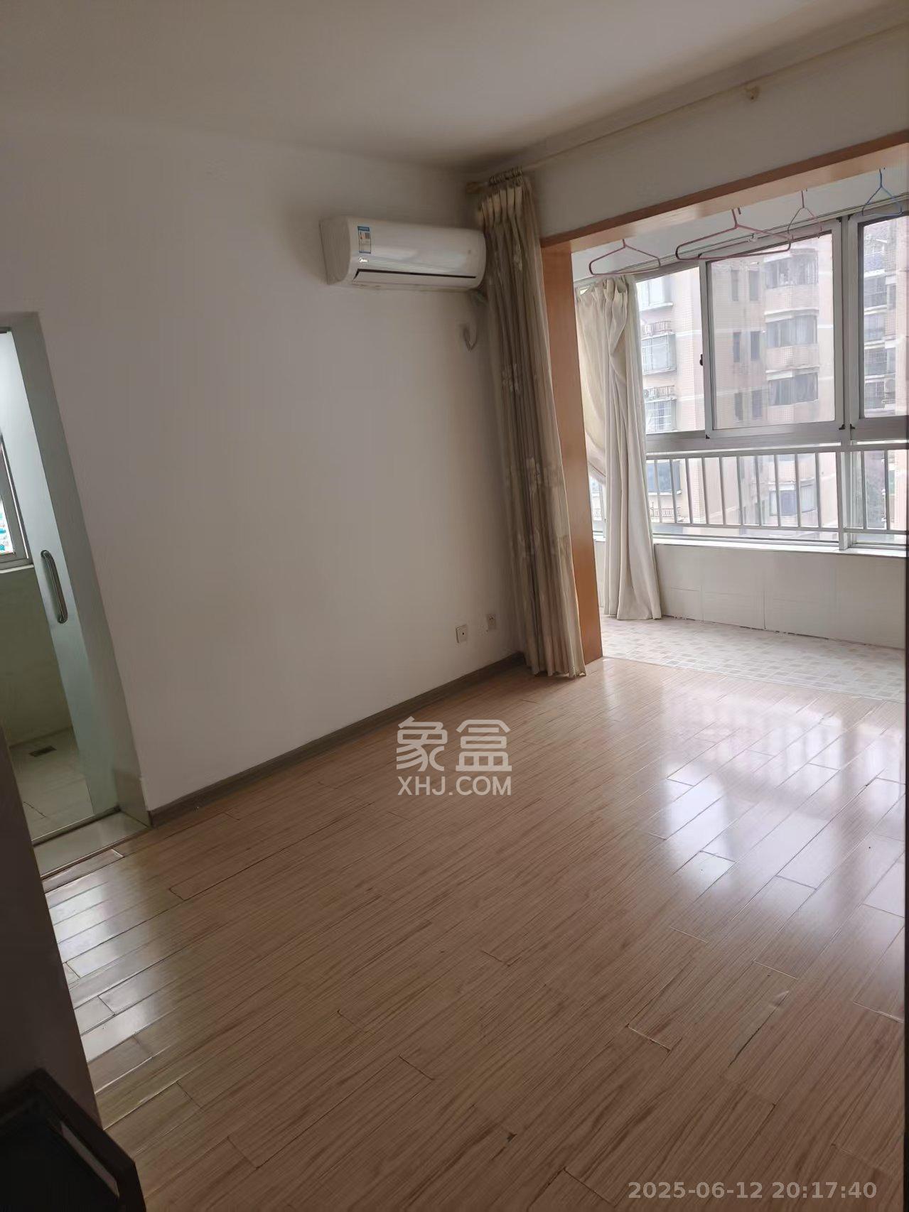 新家园  3室2厅2卫   2600.00元/月室内图