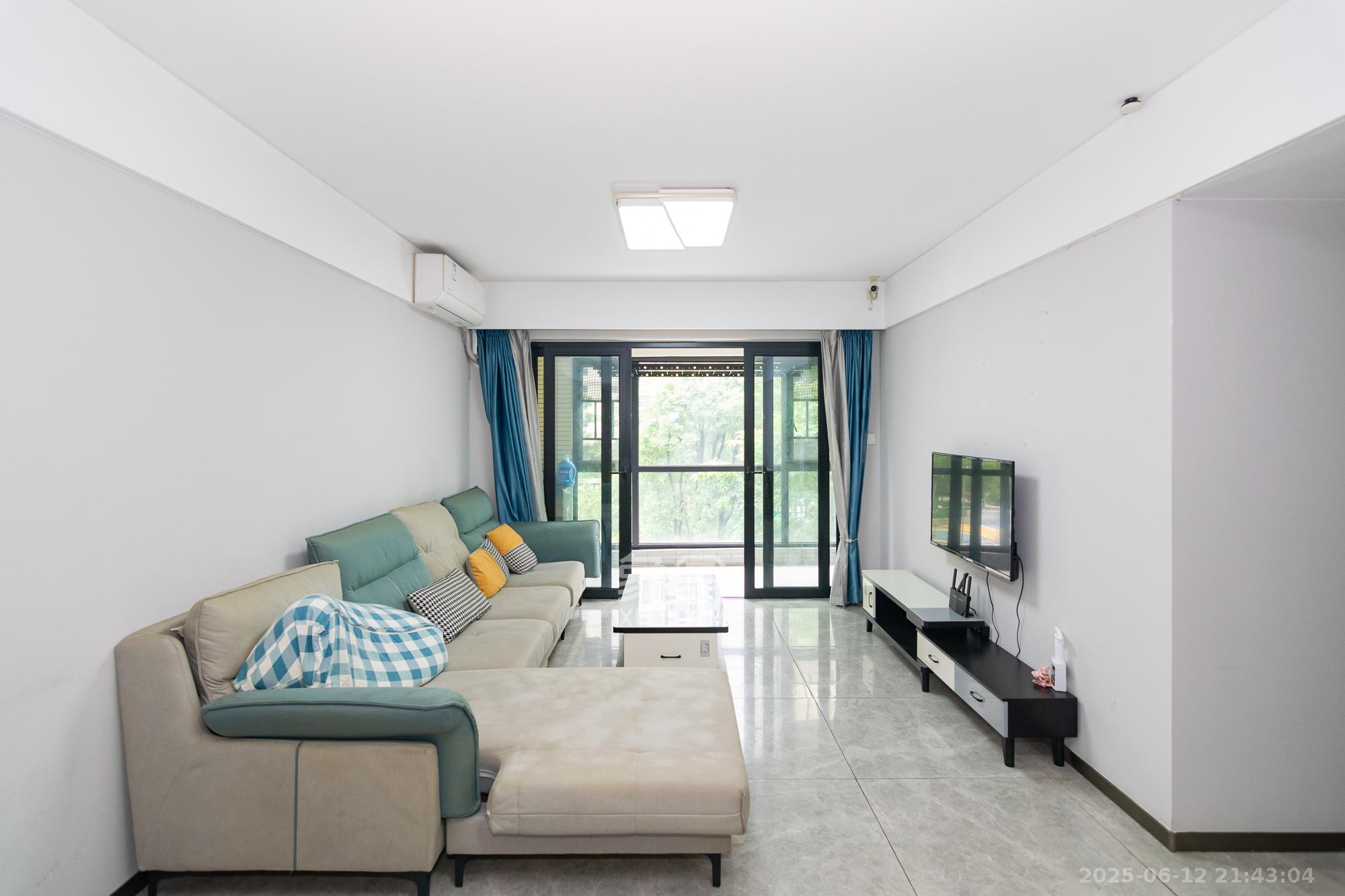 时代年华 3室2厅2卫 74.0万 时代年华 3室2厅2卫 74.0万客厅