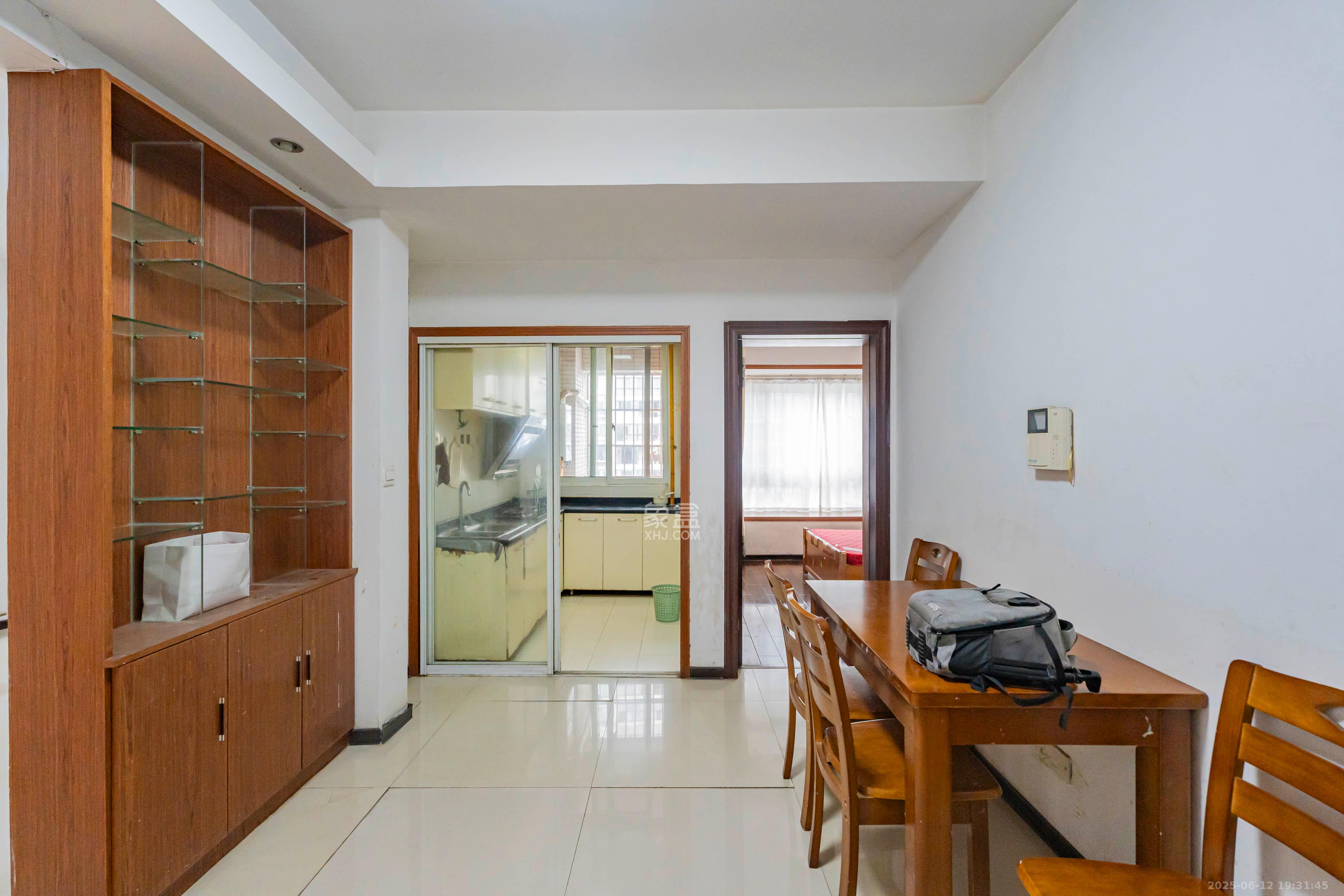 月湖兰庭  2室1厅1卫    64.0万客厅