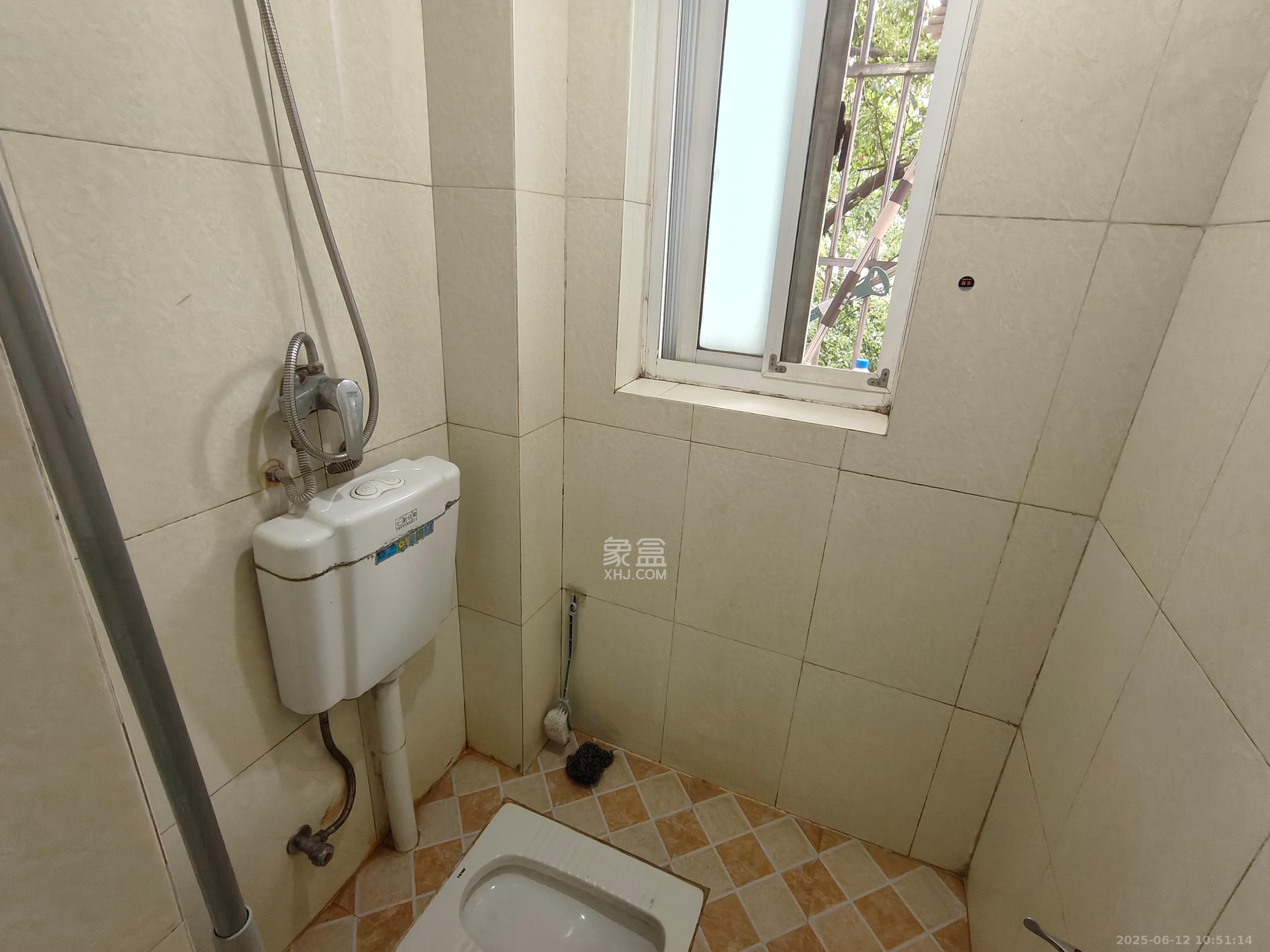 梨子山小区  2室1厅1卫   1600.00元/月室内图