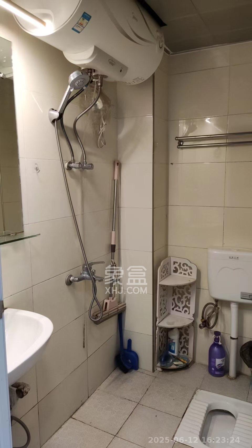 鑫远熙山 1室1厅1卫 1500.0元/月 鑫远熙山 1室1厅1卫 1500.0元/月室内图