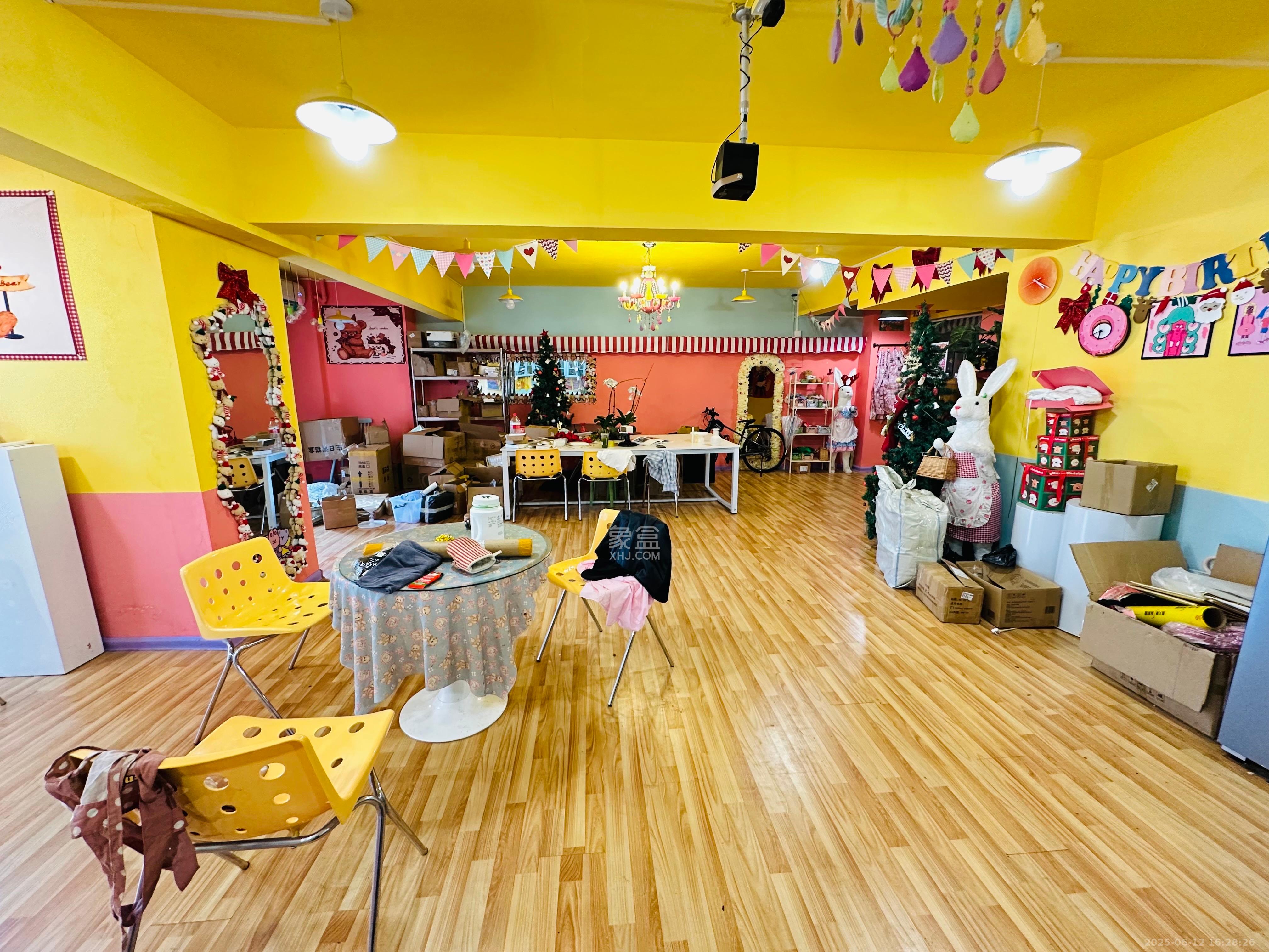 亚商国际  1室1厅1卫    2300.0元/月