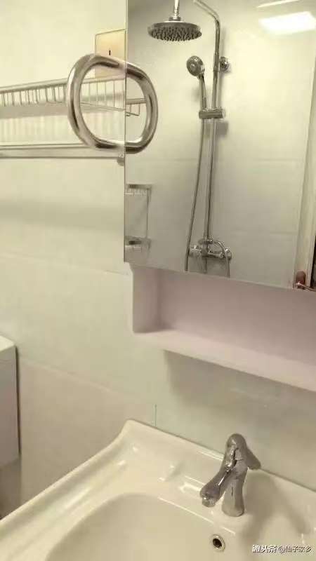 盛世时代广场 1室1厅1卫 1200.0元/月 盛世时代广场 1室1厅1卫 1200.0元/月室内图