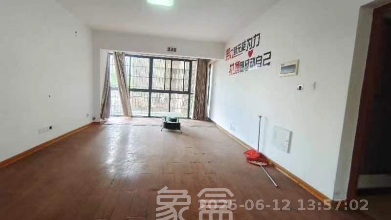 佳美紫郡  4室2厅1卫   2000.00元/月室内图