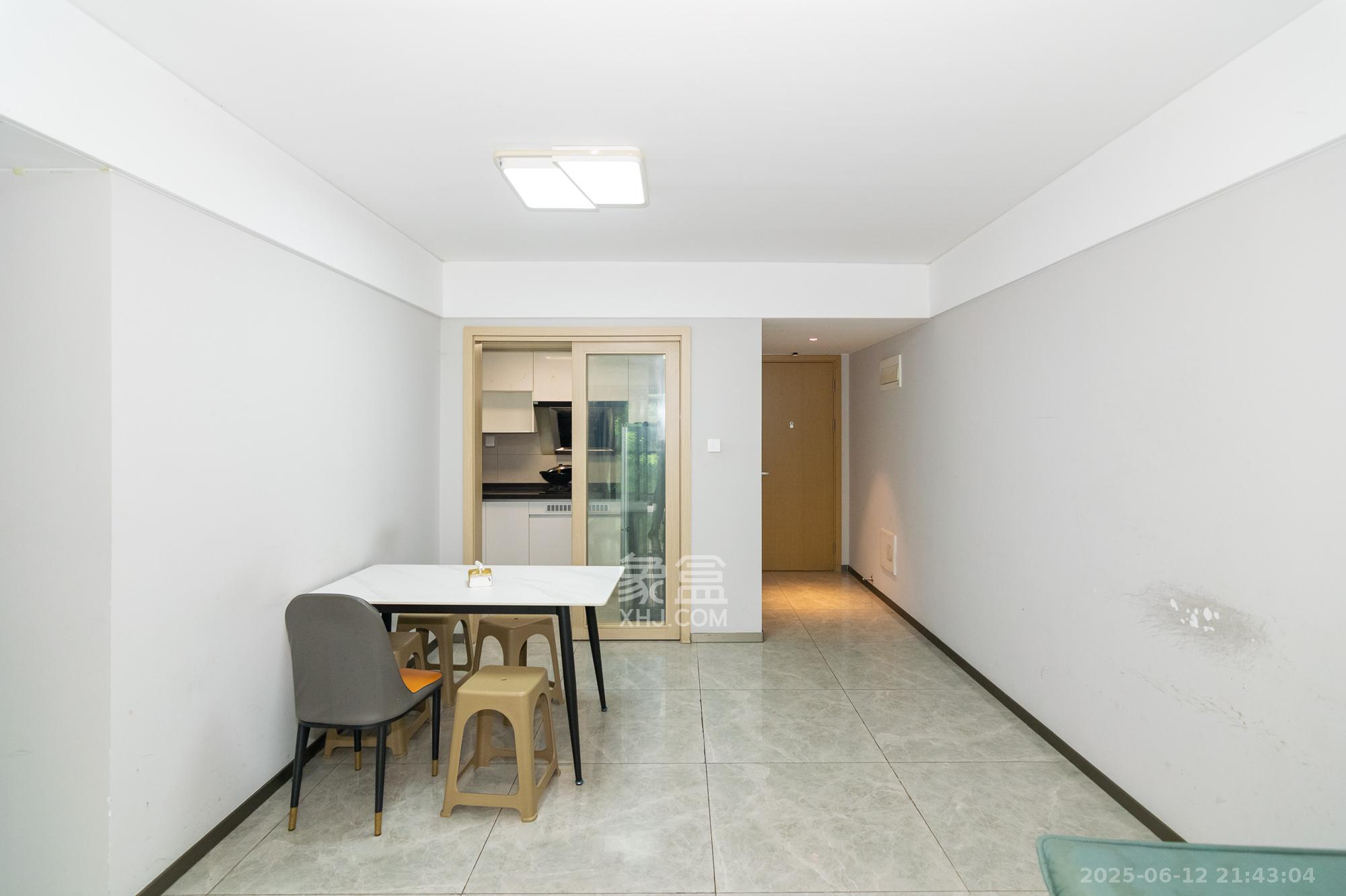 时代年华 3室2厅2卫 74.0万 时代年华 3室2厅2卫 74.0万客厅