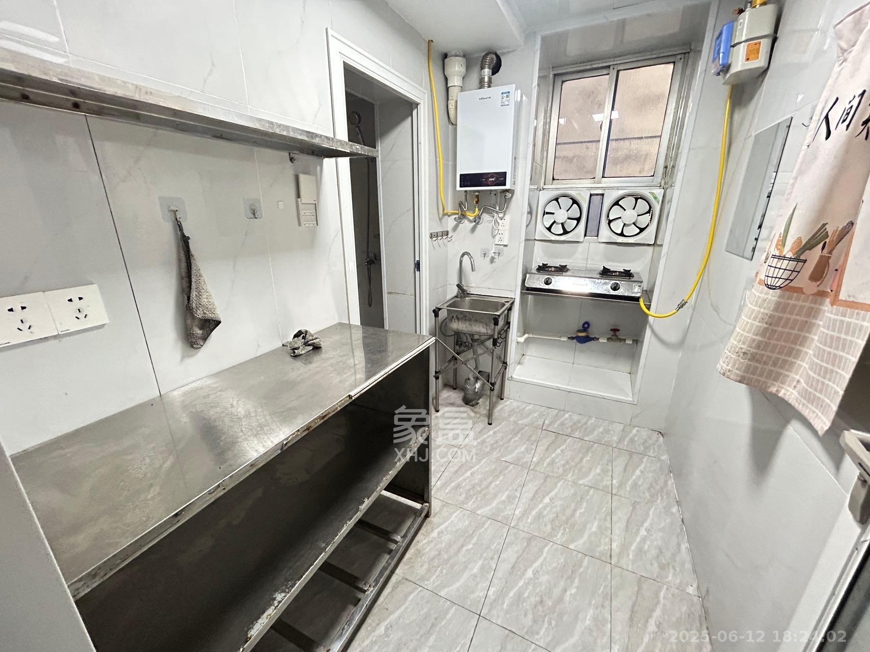 湖南省科技报社大院  3室1厅1卫    2300.0元/月 湖南省科技报社大院  3室1厅1卫    2300.0元/月室内图