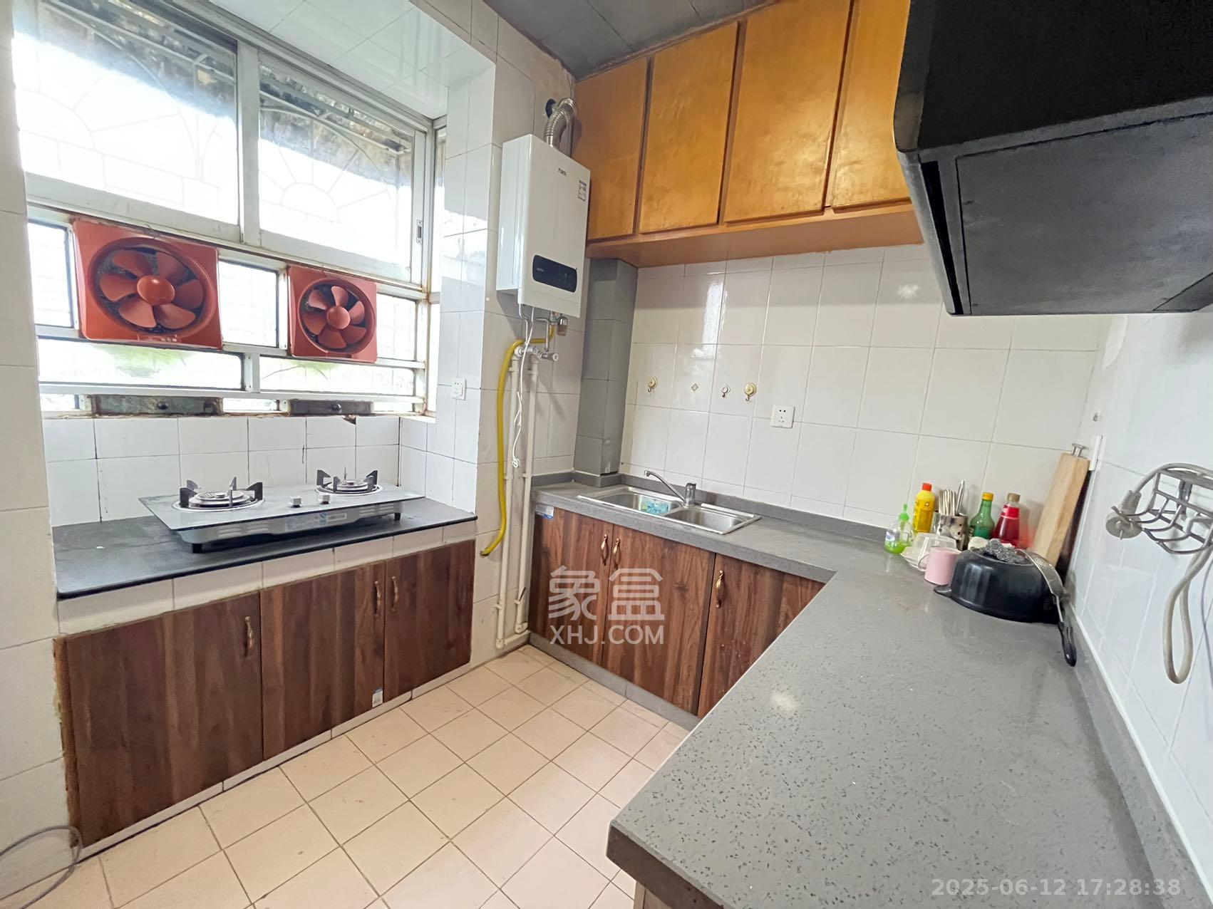 中南大学南校区 3室2厅1卫 2600.0元/月 中南大学南校区 3室2厅1卫 2600.0元/月室内图