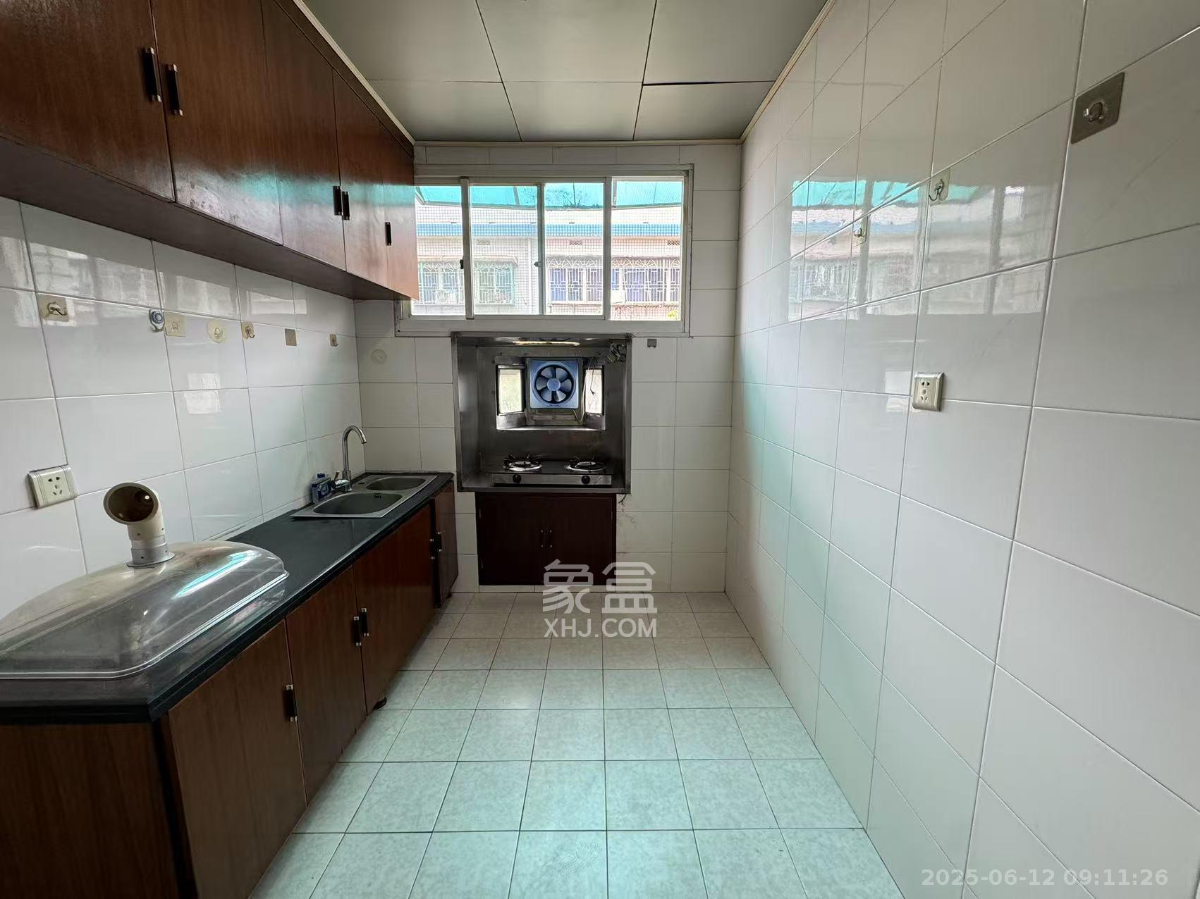 高速公路管理局宿舍 4室2厅2卫 2600.0元/月 高速公路管理局宿舍 4室2厅2卫 2600.0元/月室内图