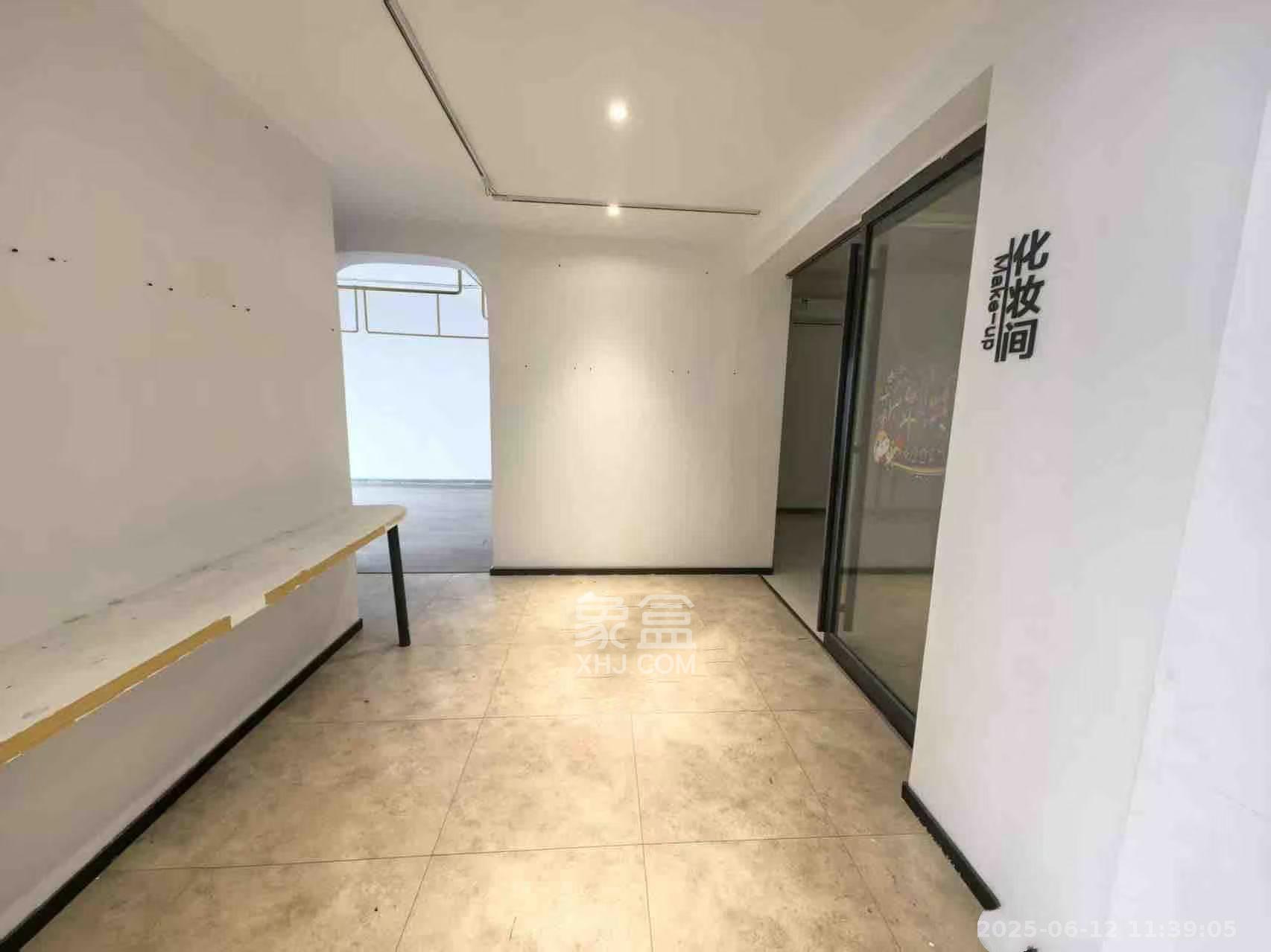 潮宗御苑  3室2厅2卫    6500.0元/月 潮宗御苑  3室2厅2卫    6500.0元/月室内图