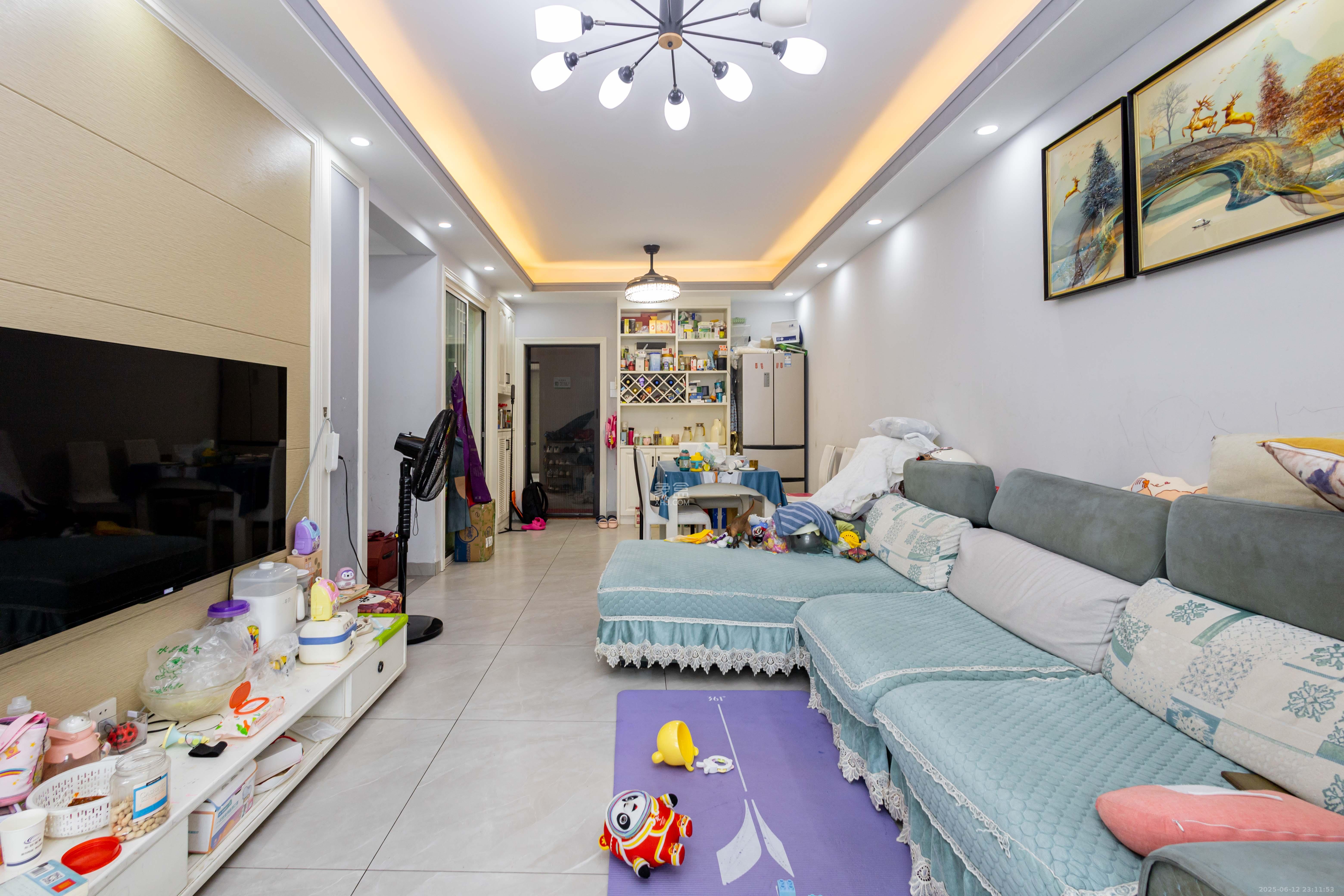 芙蓉万国城MOMA(卓越汇富苑) 3室2厅1卫 68.0万 芙蓉万国城MOMA(卓越汇富苑) 3室2厅1卫 68.0万客厅