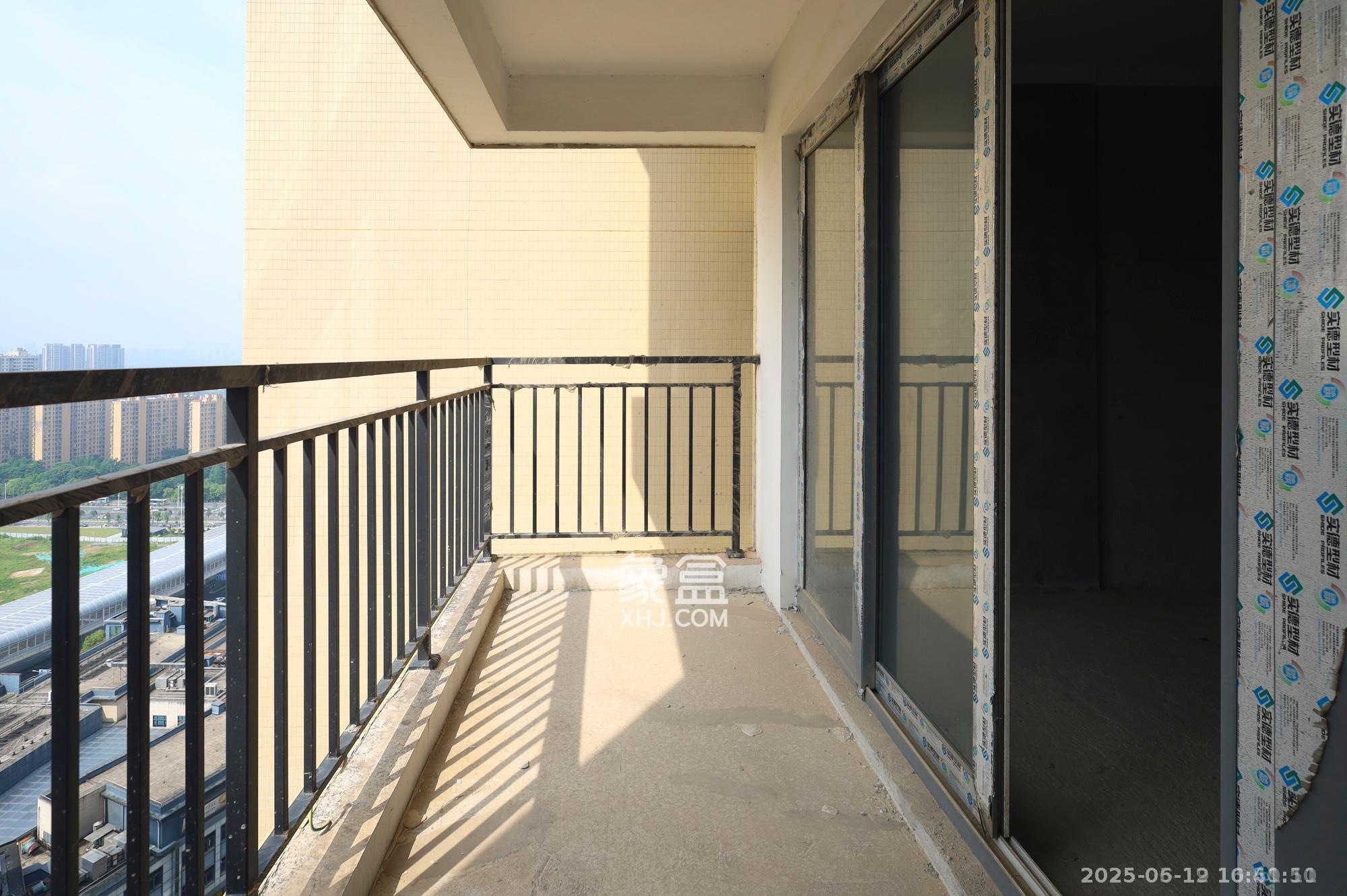 湘诚德峰小区A区  3室2厅2卫   1500.00元/月室内图