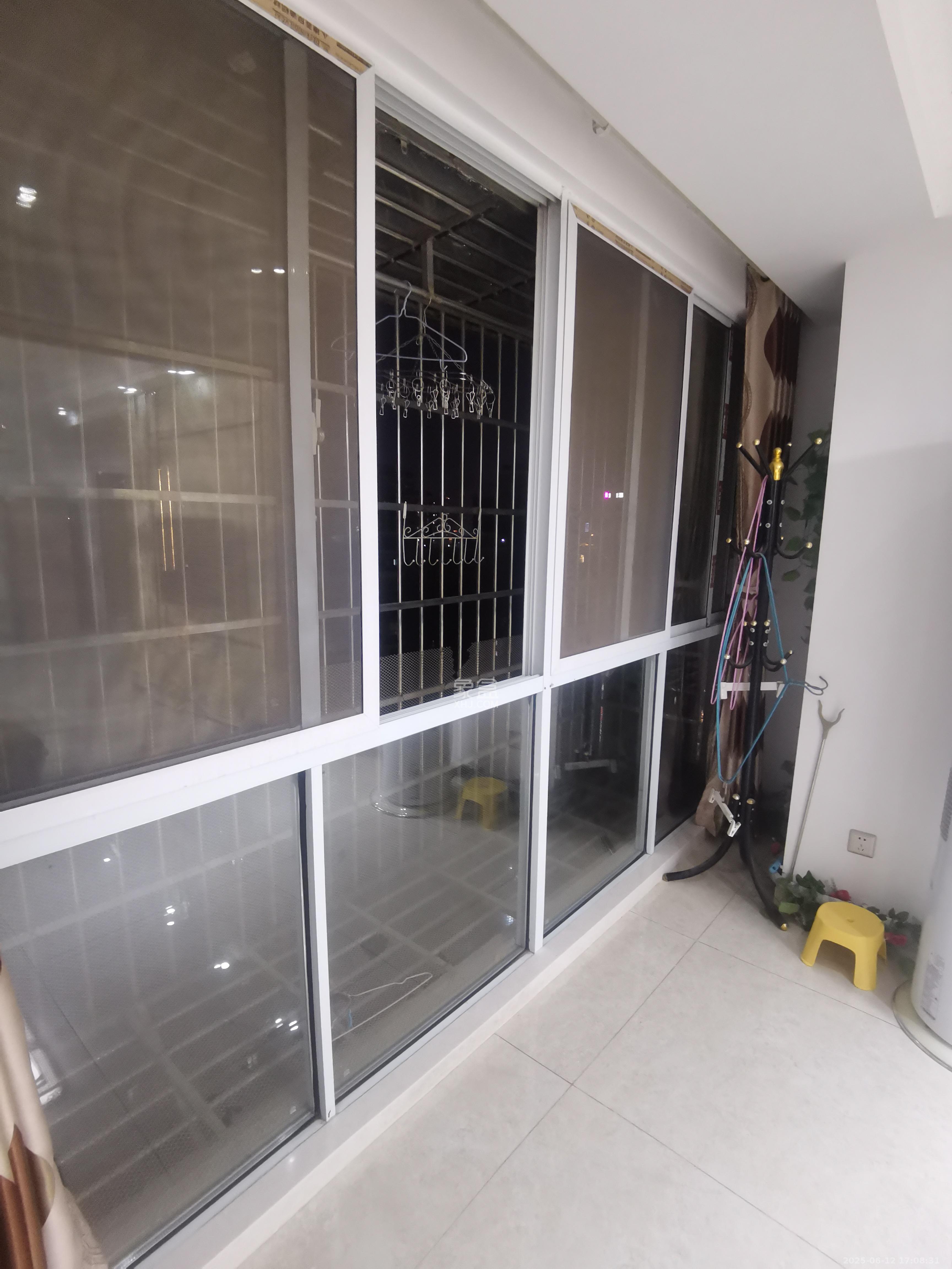 上河国际C区  2室2厅1卫    3000.0元/月室内图