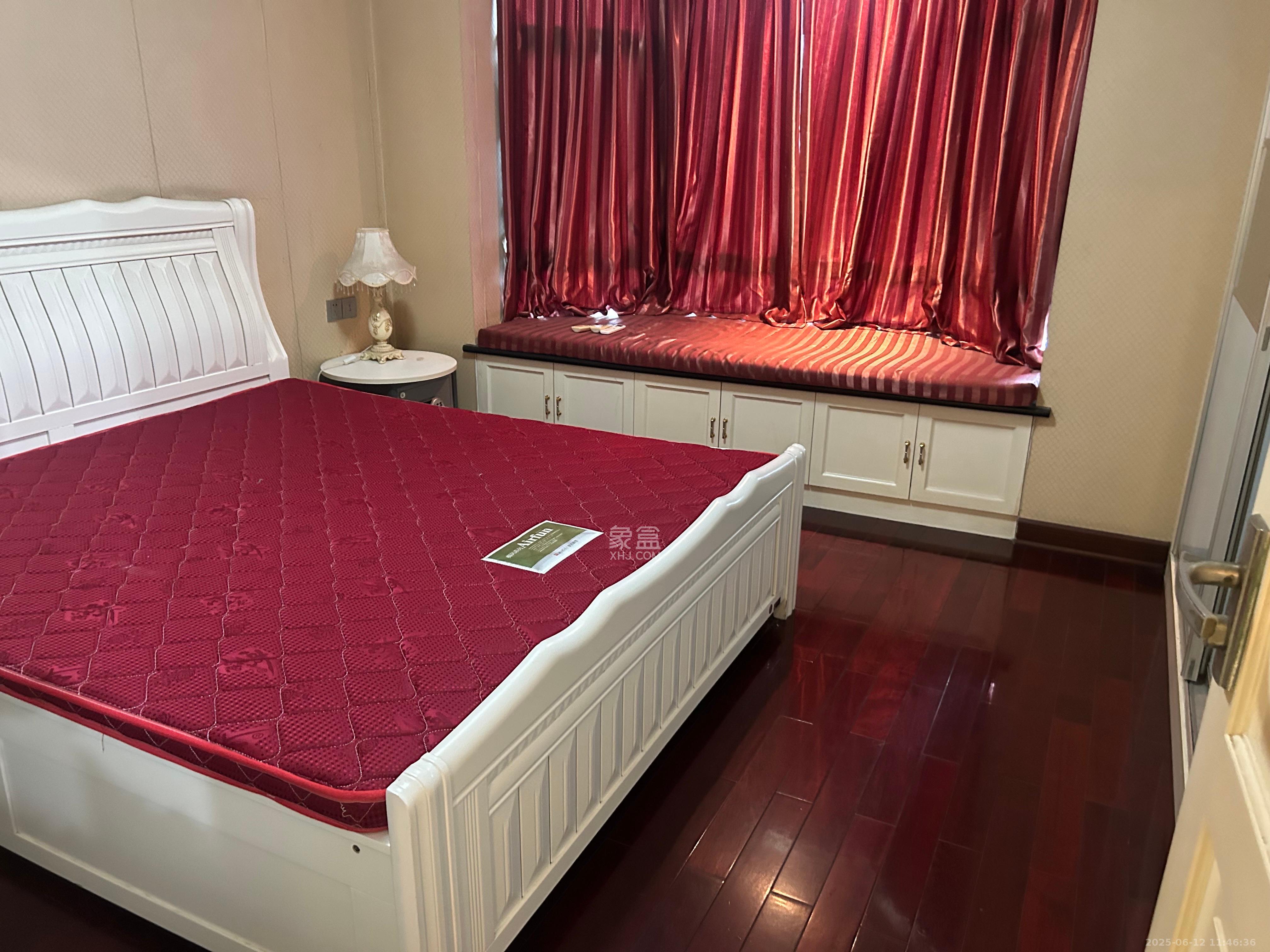 王府花园 3室2厅2卫 2600.0元/月 王府花园 3室2厅2卫 2600.0元/月室内图