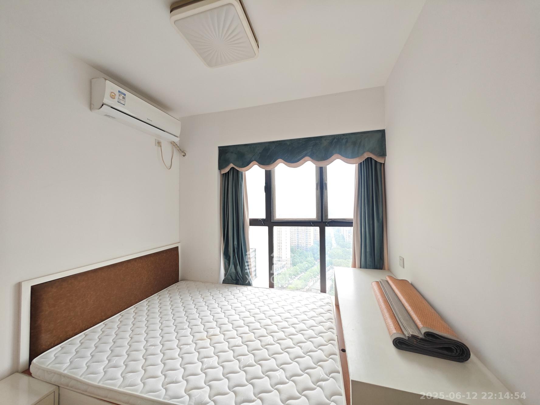 卓越蔚蓝城邦 3室2厅2卫 95.0万 卓越蔚蓝城邦 3室2厅2卫 95.0万卧室