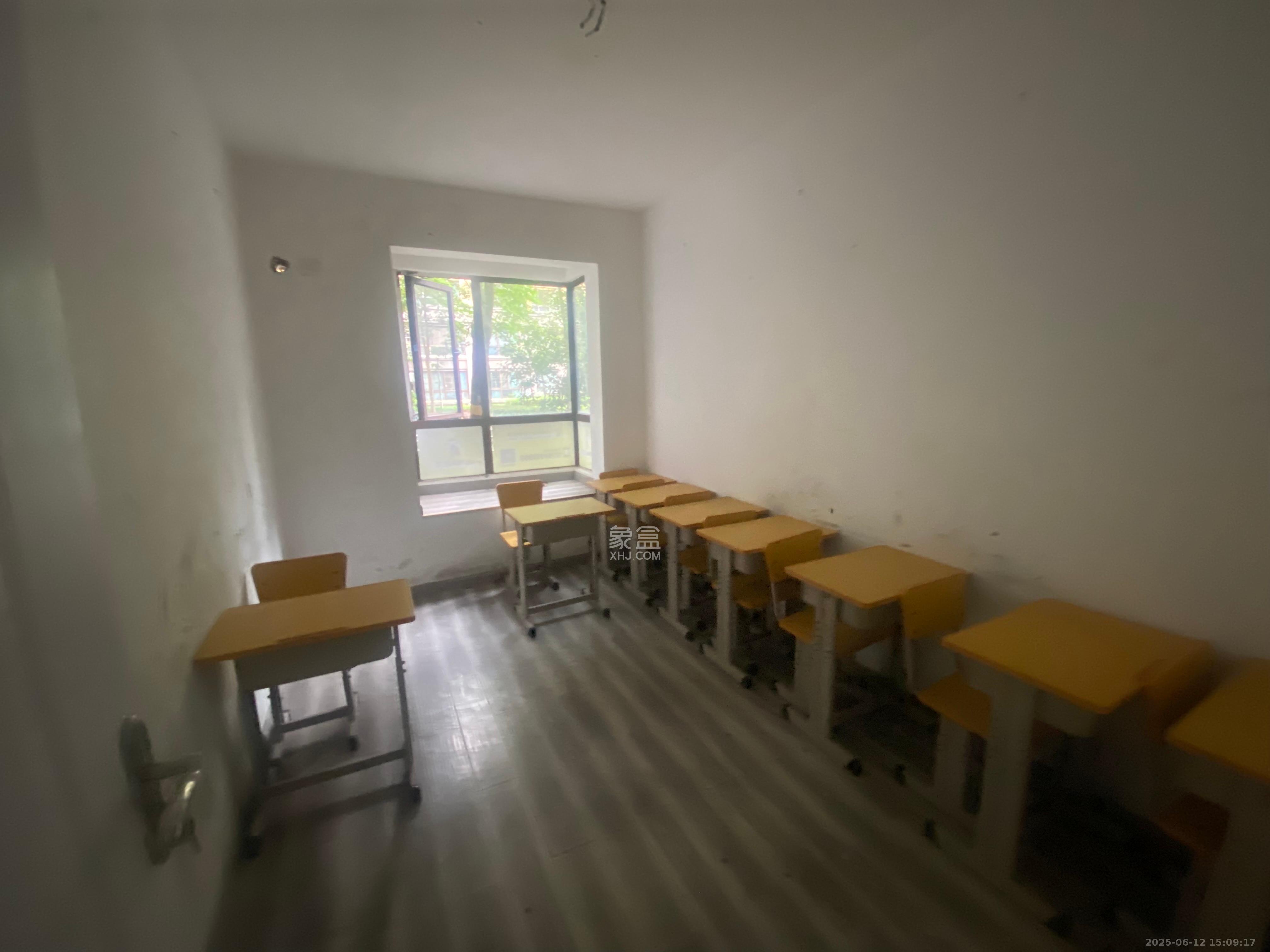 山语城二期  3室1厅1卫   1500.00元/月室内图