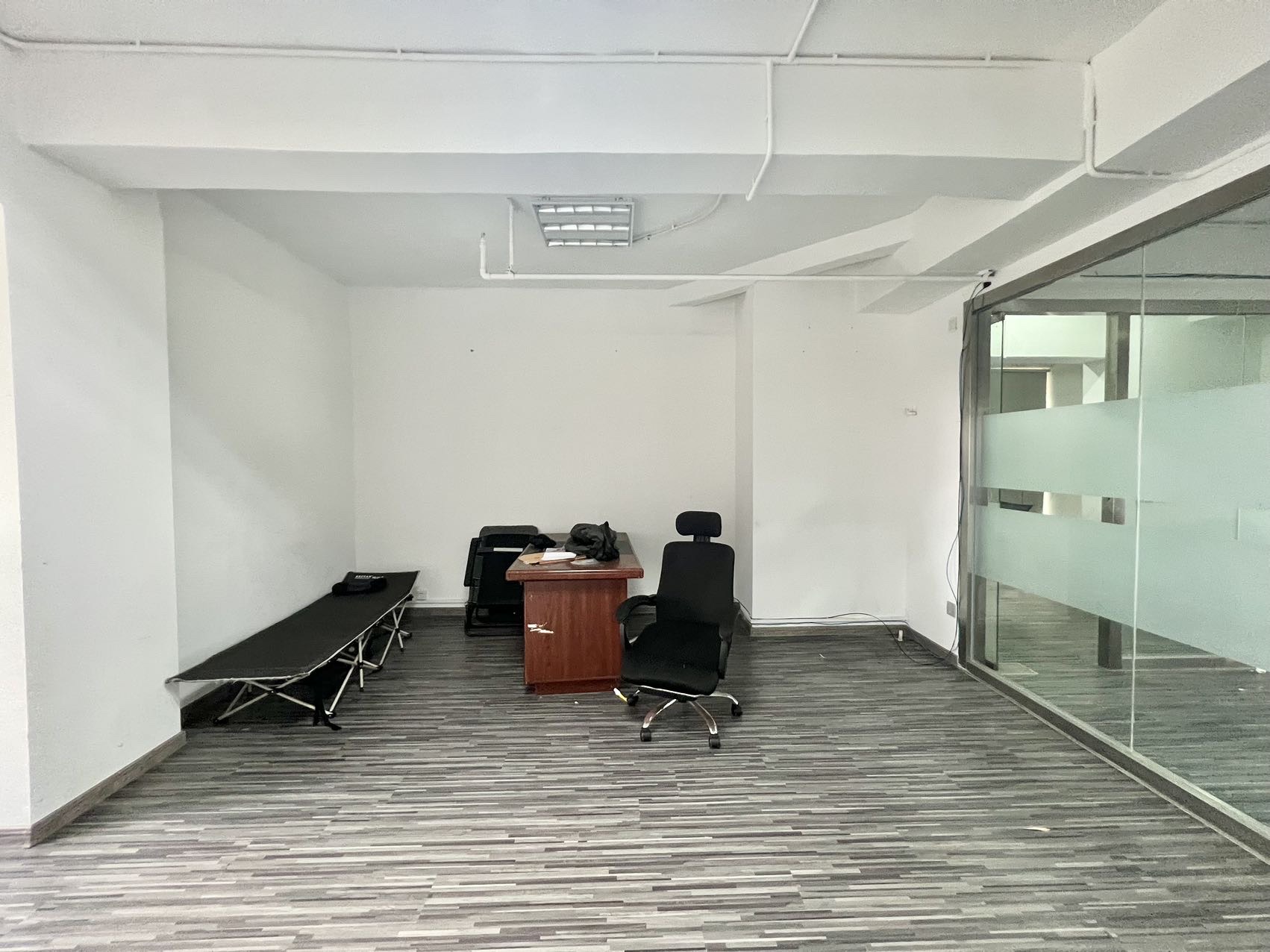 华信大厦 1室0厅0卫 10000.0元/月 华信大厦 1室0厅0卫 10000.0元/月室内图