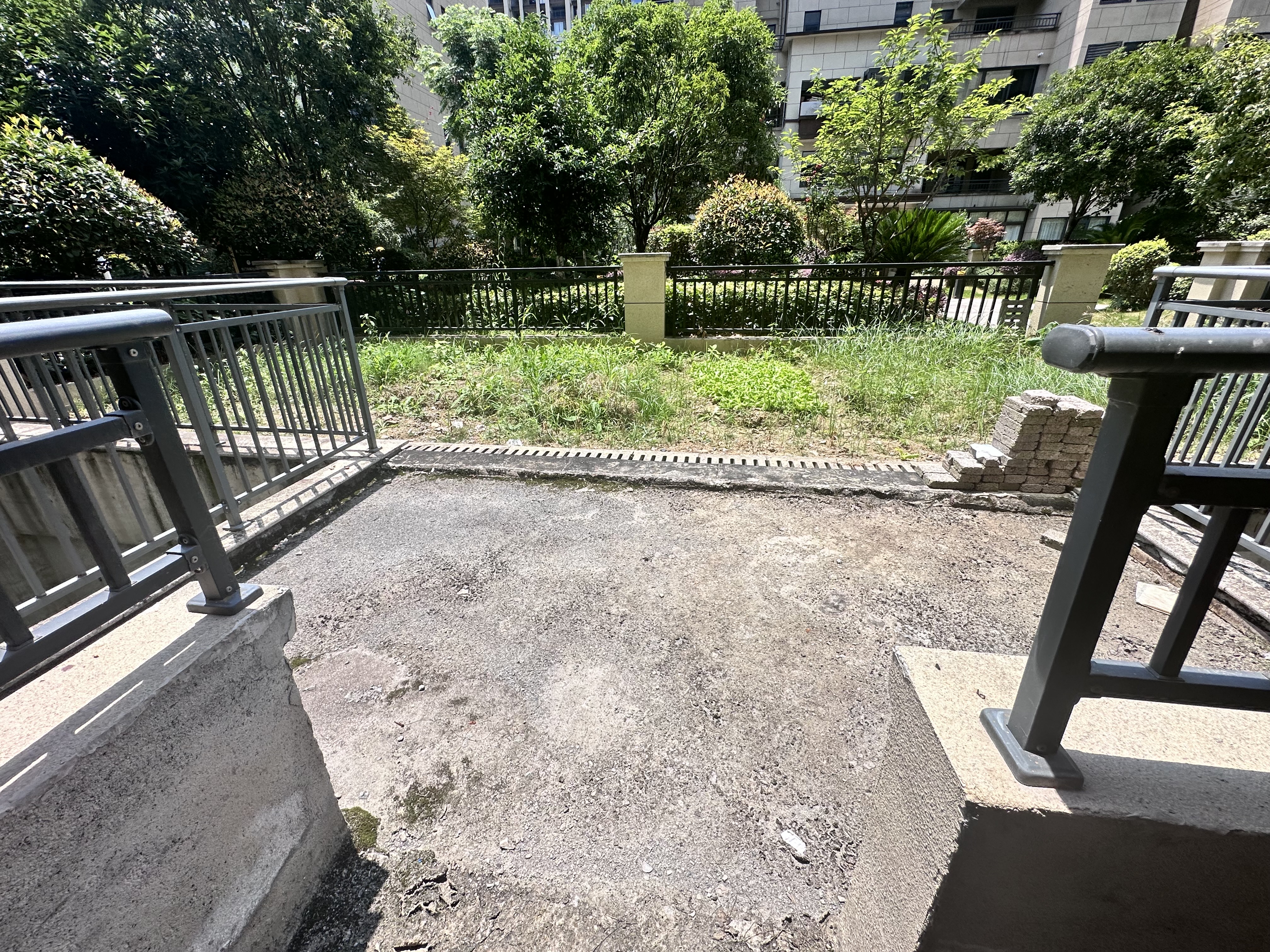 昊天珑璟湾  6室2厅3卫   158.00万客厅