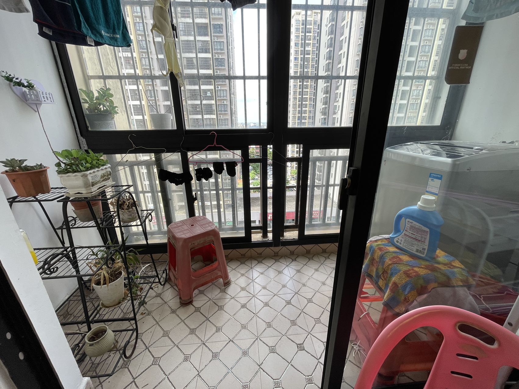 凤翔花园(A区) 2室2厅1卫 75.0万 凤翔花园(A区) 2室2厅1卫 75.0万客厅