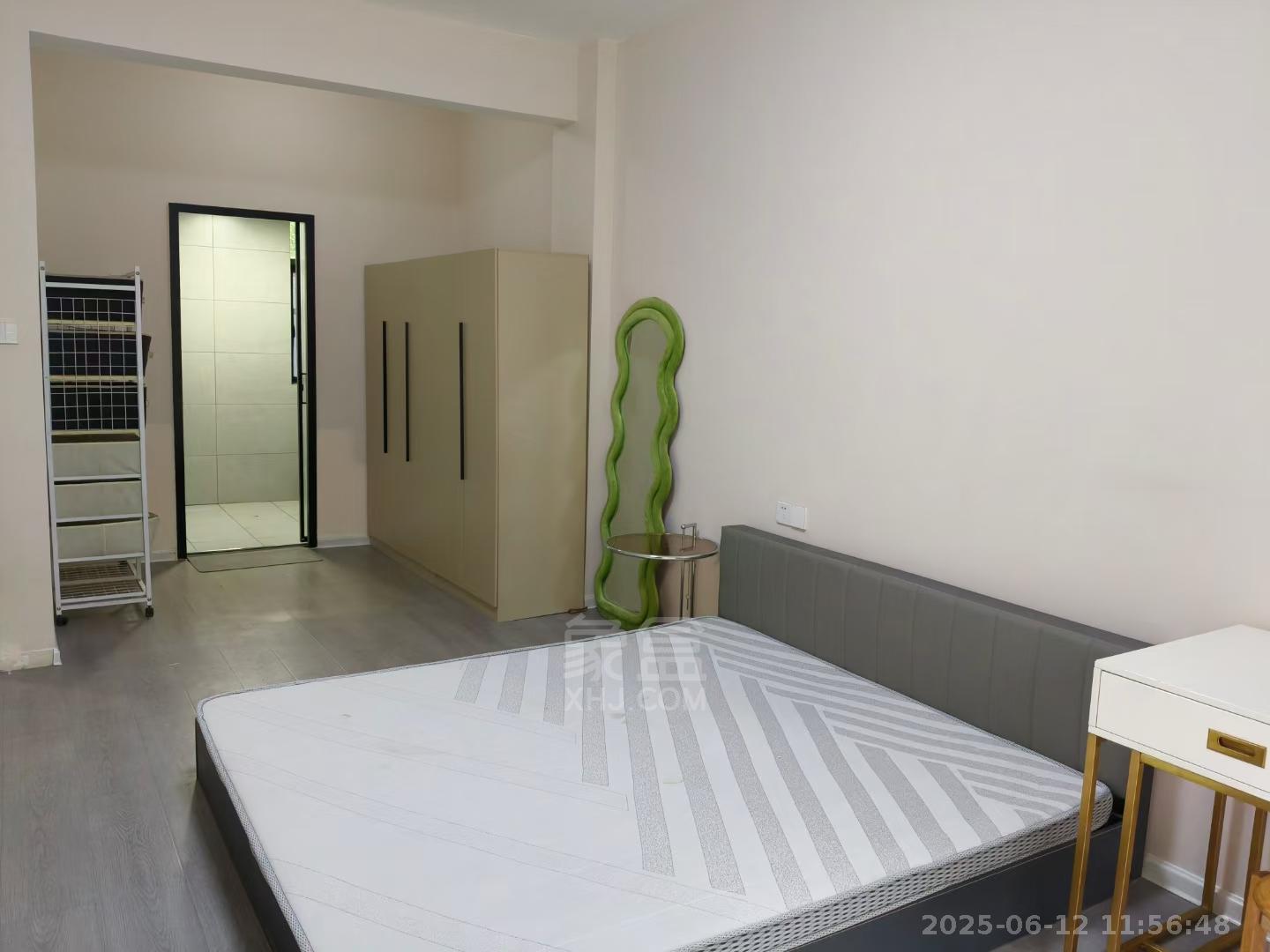 玫瑰御园  3室2厅2卫   2800.00元/月室内图