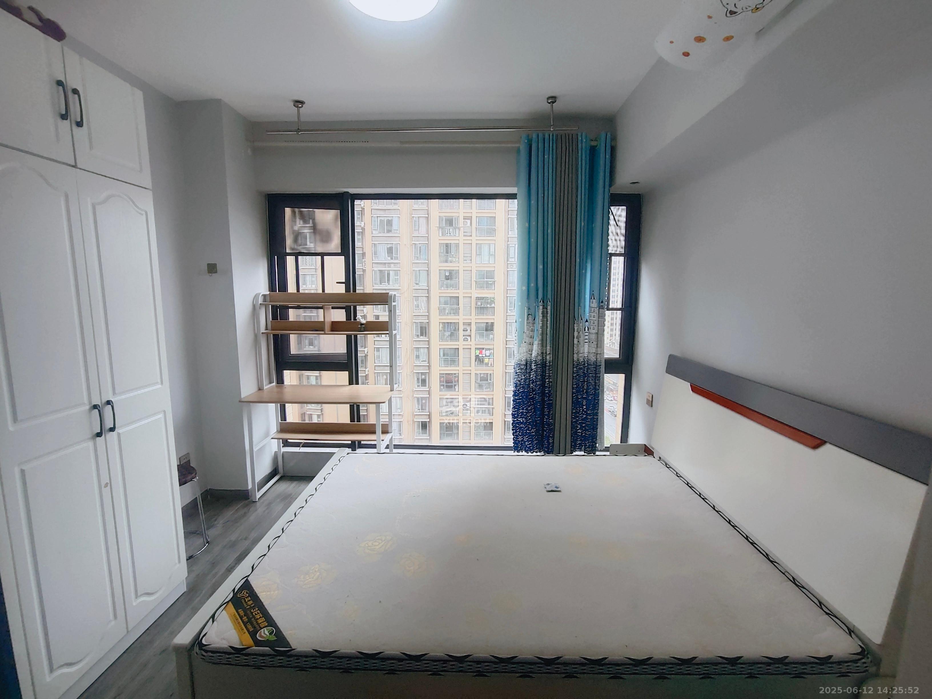 鑫远御文台一期 2室2厅1卫 1800.0元/月 鑫远御文台一期 2室2厅1卫 1800.0元/月室内图