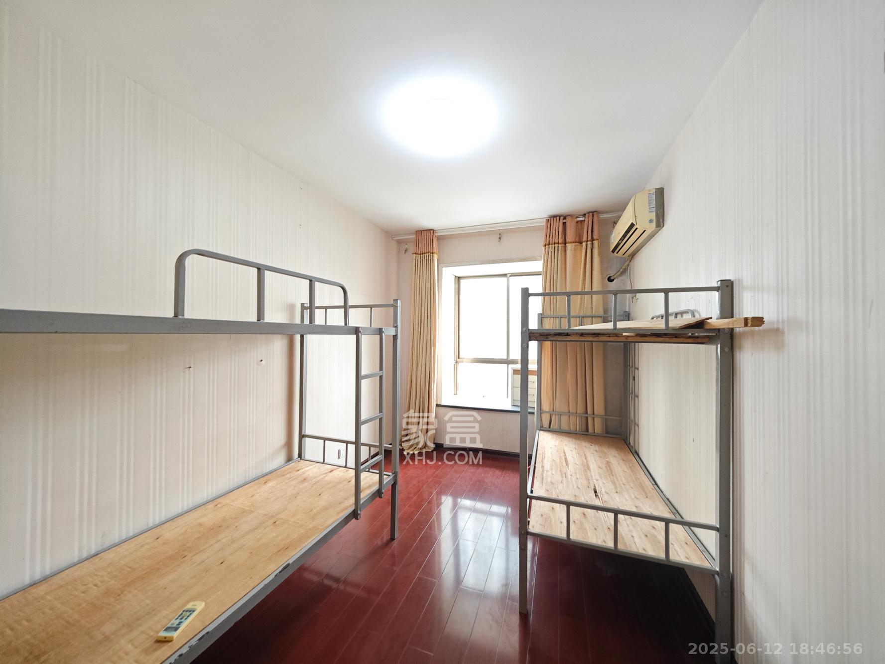 莲湖汽配城  4室2厅1卫    70.0万 莲湖汽配城  4室2厅1卫    70.0万卧室