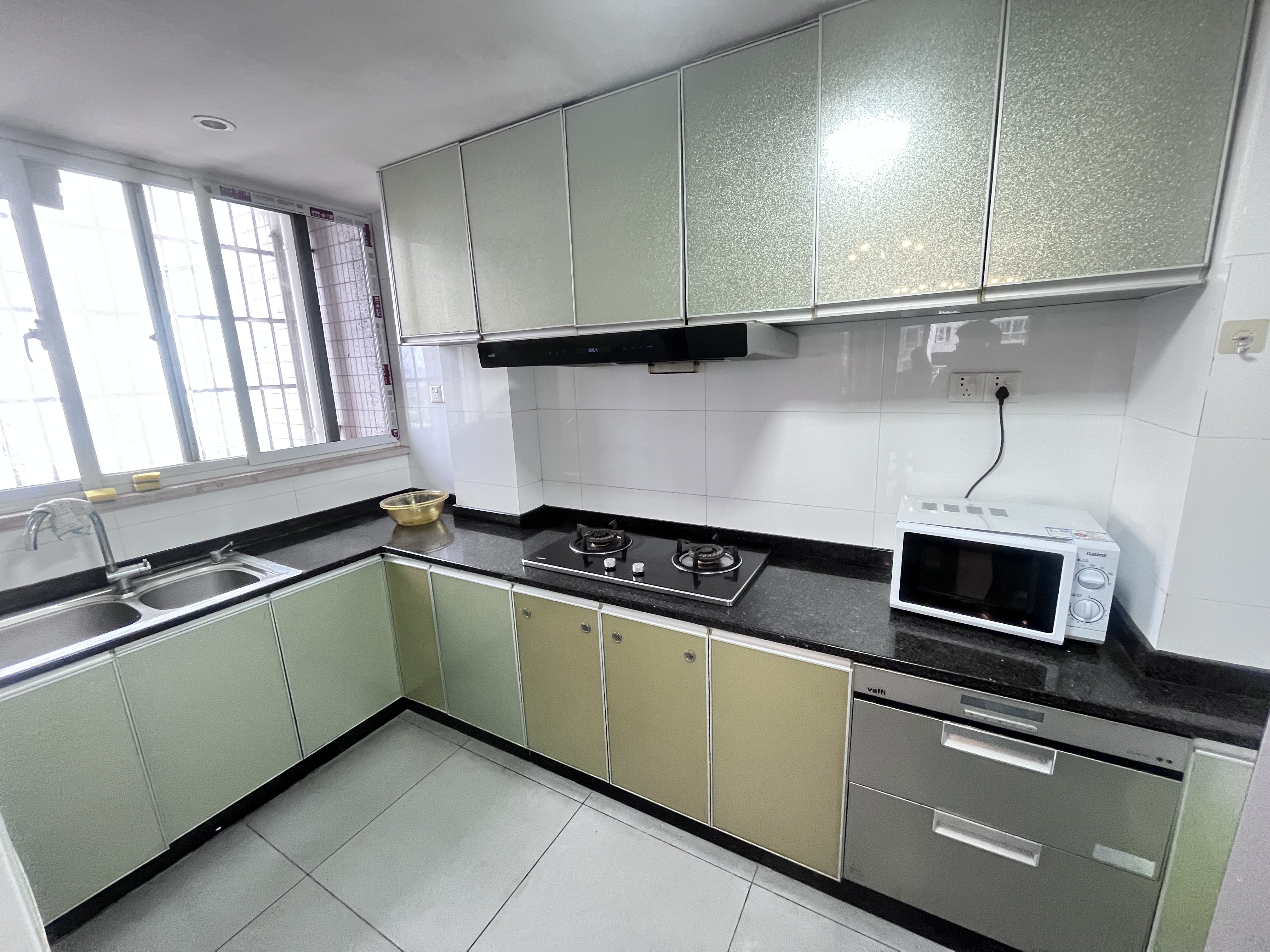 置地花园 2室2厅1卫 3300.0元/月 置地花园 2室2厅1卫 3300.0元/月室内图