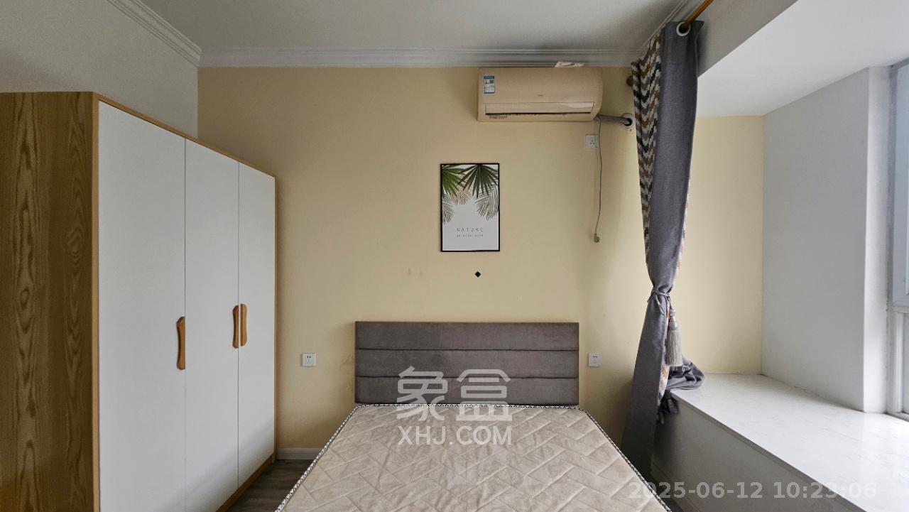 庄园心伽泊  1室2厅1卫   2600.00元/月室内图