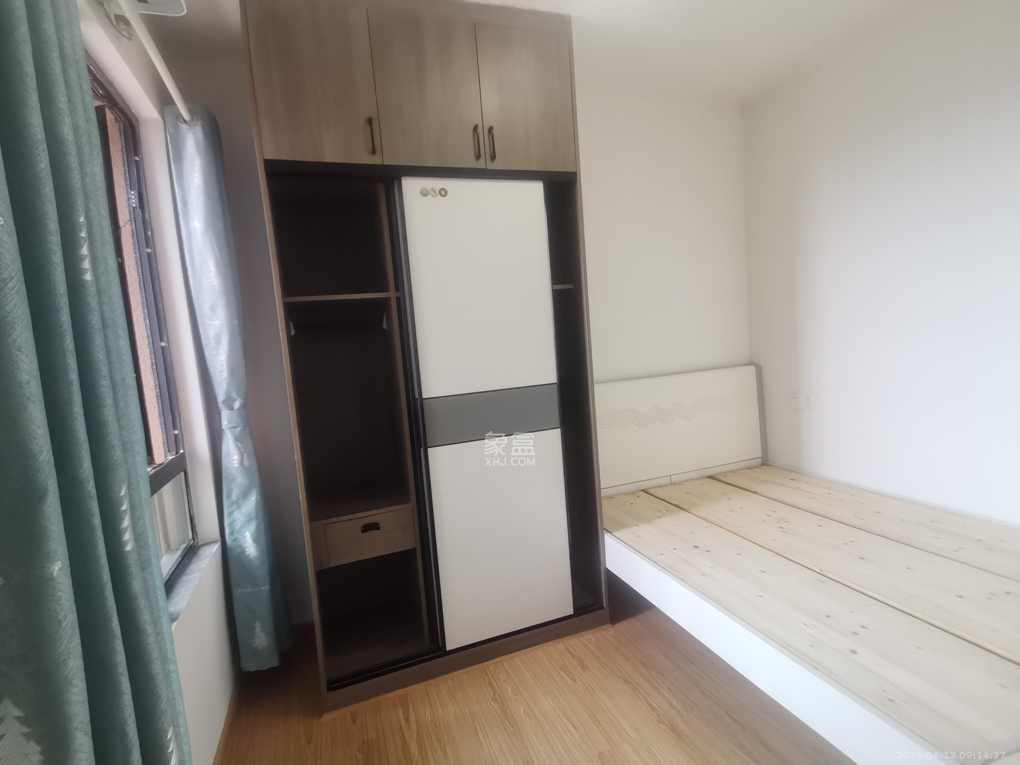 东合新苑  3室2厅1卫   2200.00元/月室内图