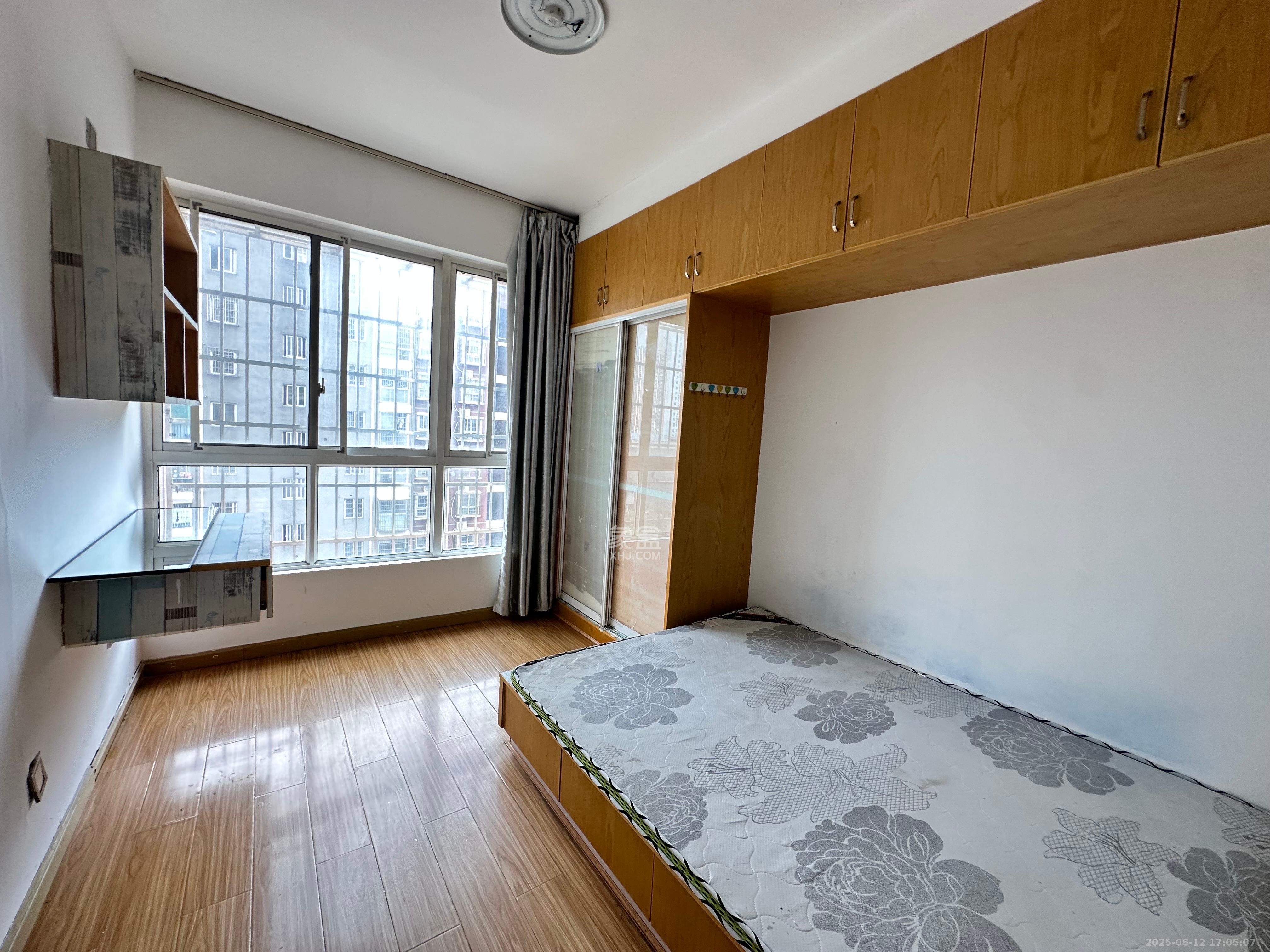 泊林晶城 1室2厅1卫 1500.0元/月 泊林晶城 1室2厅1卫 1500.0元/月室内图