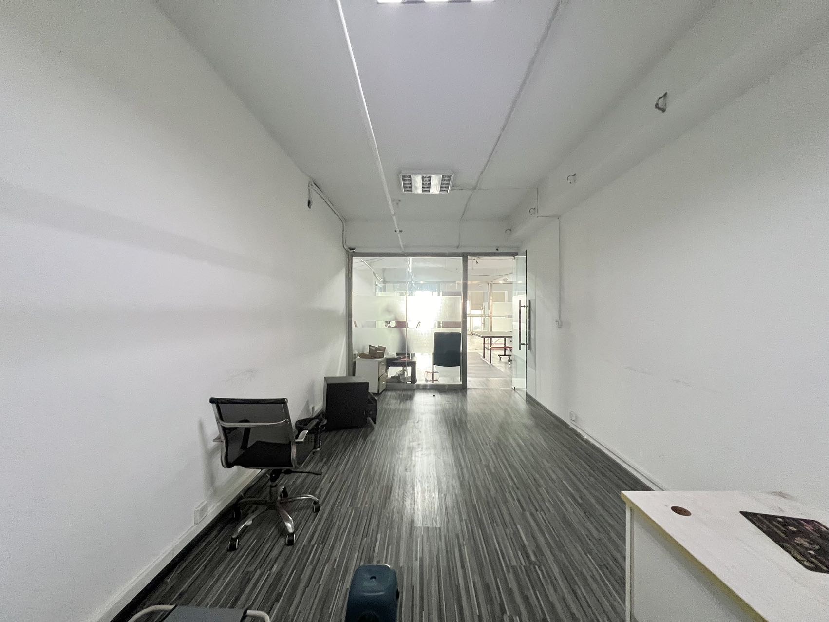 华信大厦 1室0厅0卫 10000.0元/月 华信大厦 1室0厅0卫 10000.0元/月室内图