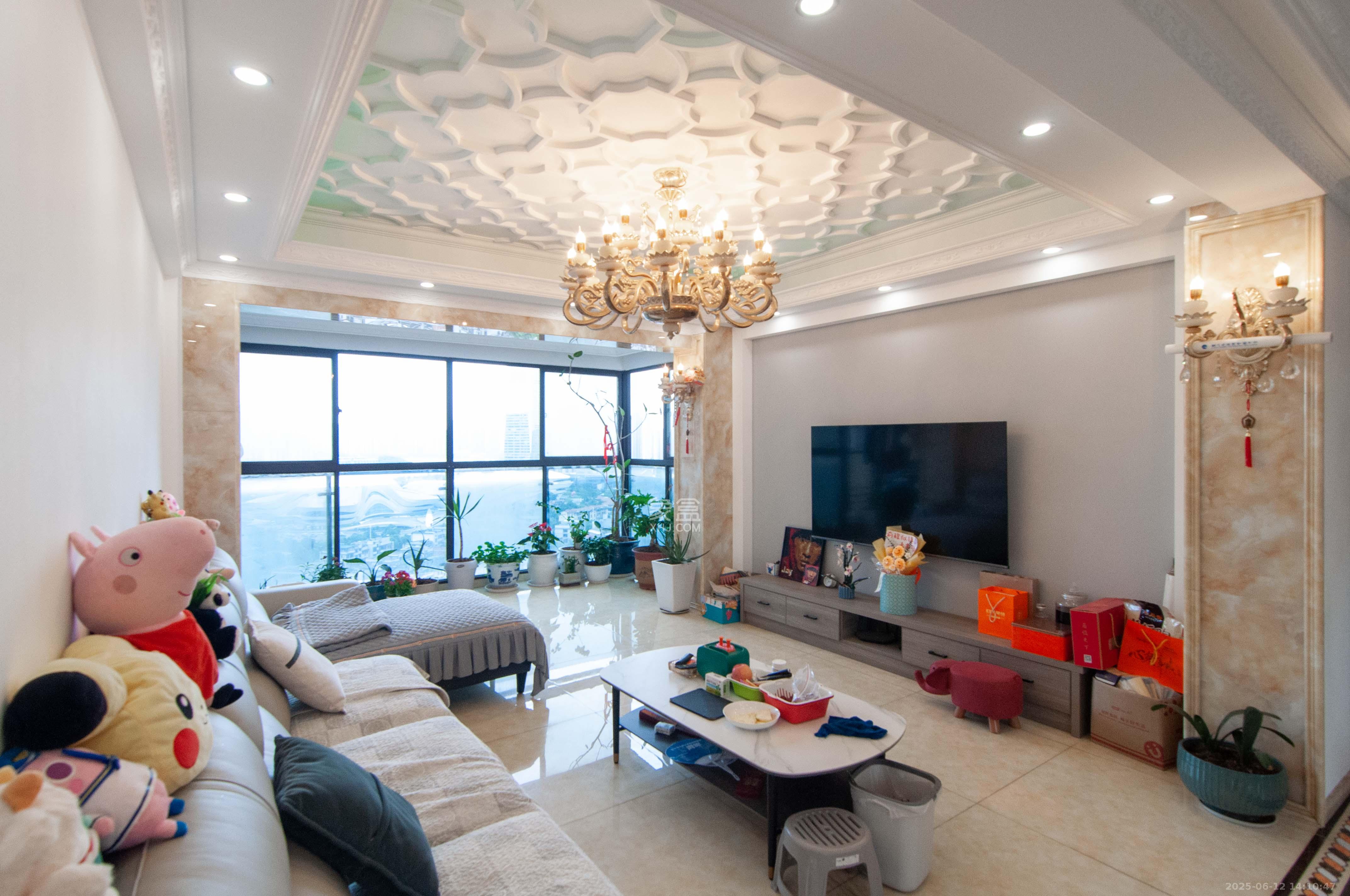 达美D6区 4室2厅2卫 145.0万 达美D6区 4室2厅2卫 145.0万客厅