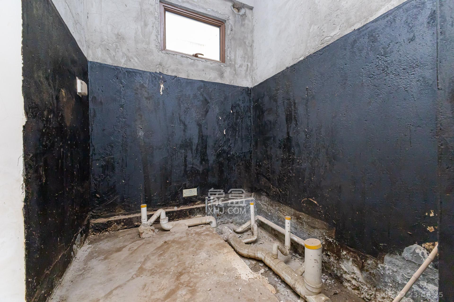 盈峰翠邸 4室2厅3卫 251.0万 盈峰翠邸 4室2厅3卫 251.0万卫生间