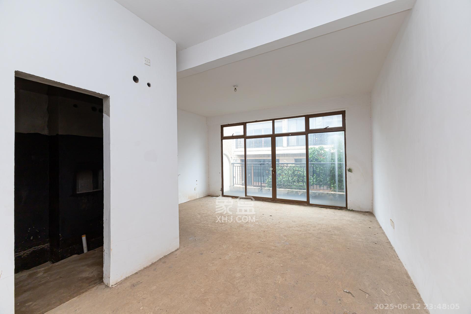 盈峰翠邸 5室2厅3卫 162.0万 盈峰翠邸 5室2厅3卫 162.0万卧室