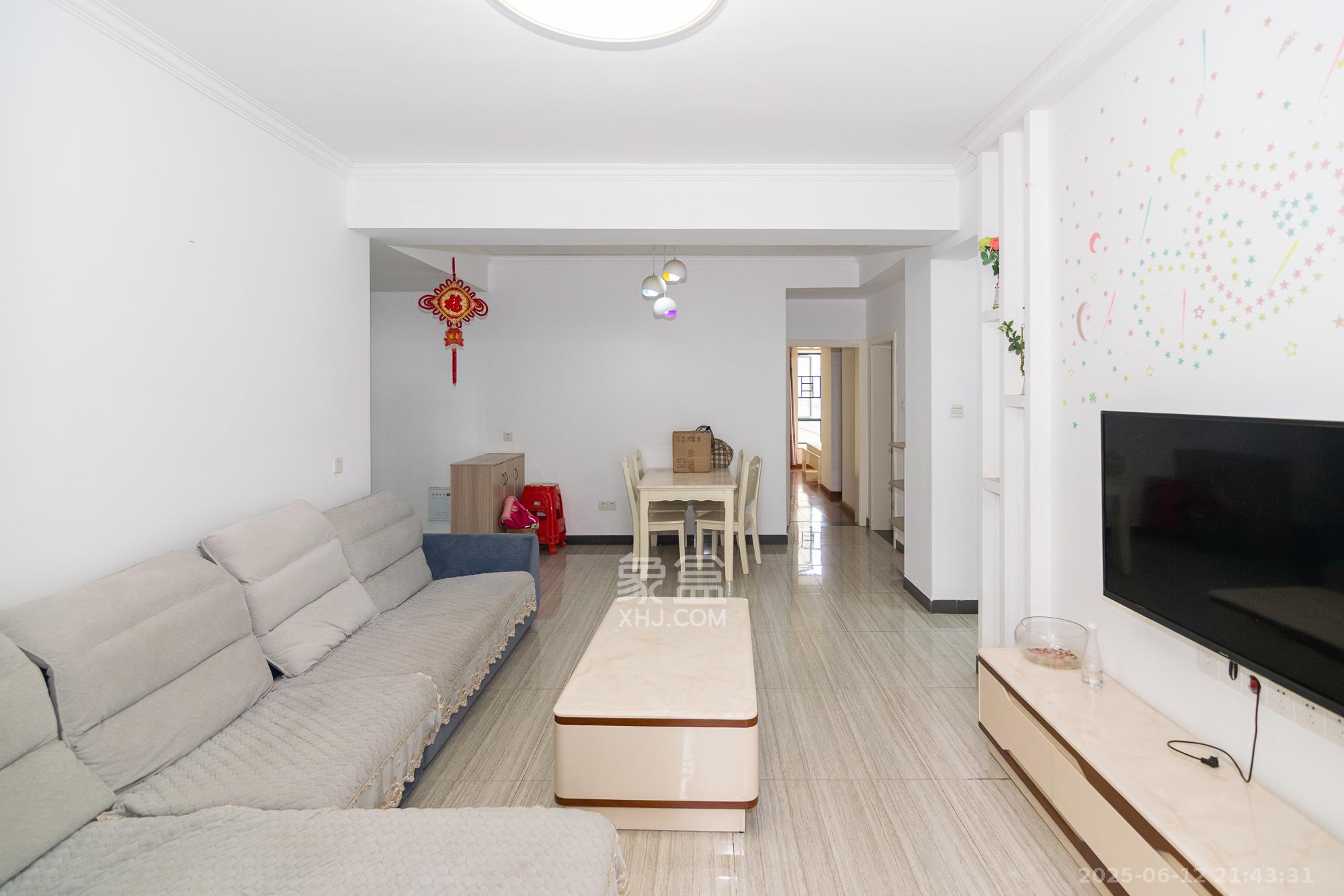 富基世纪公园 3室2厅1卫 62.8万 富基世纪公园 3室2厅1卫 62.8万客厅