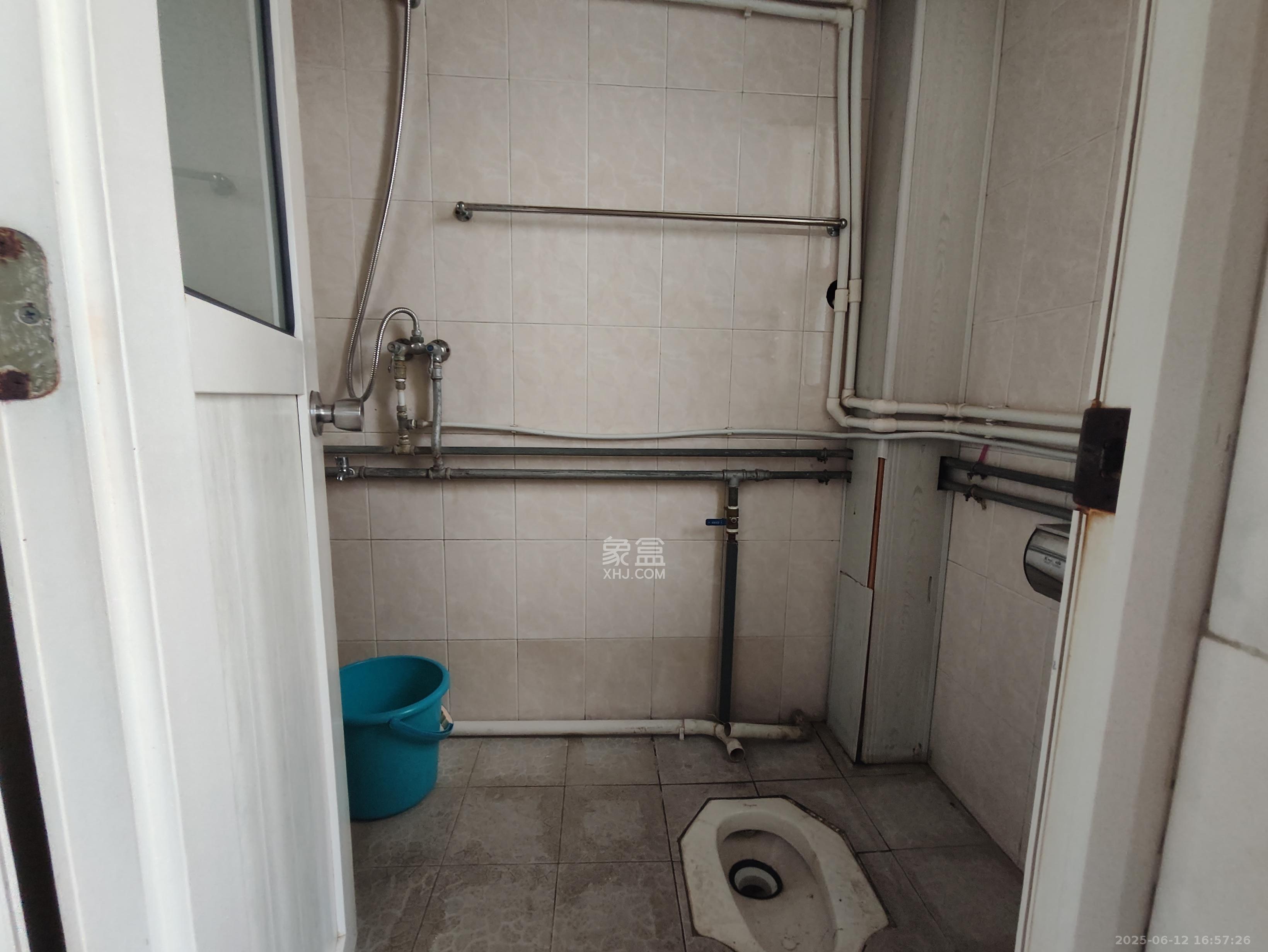 八一桥工商银行家属楼  2室2厅1卫   2800.00元/月室内图