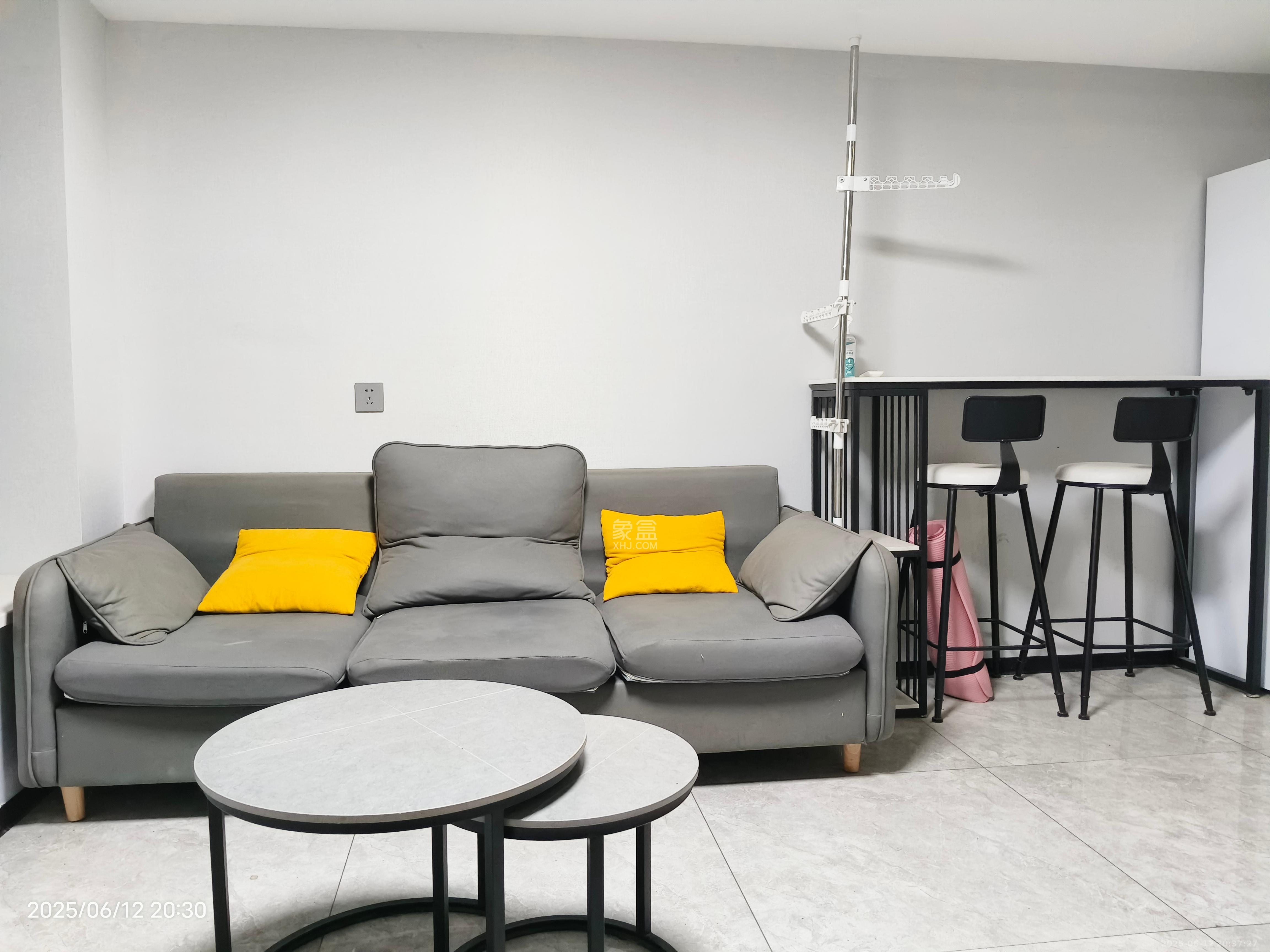 龙湖新壹城  1室0厅0卫    2400.0元/月 龙湖新壹城  1室0厅0卫    2400.0元/月室内图