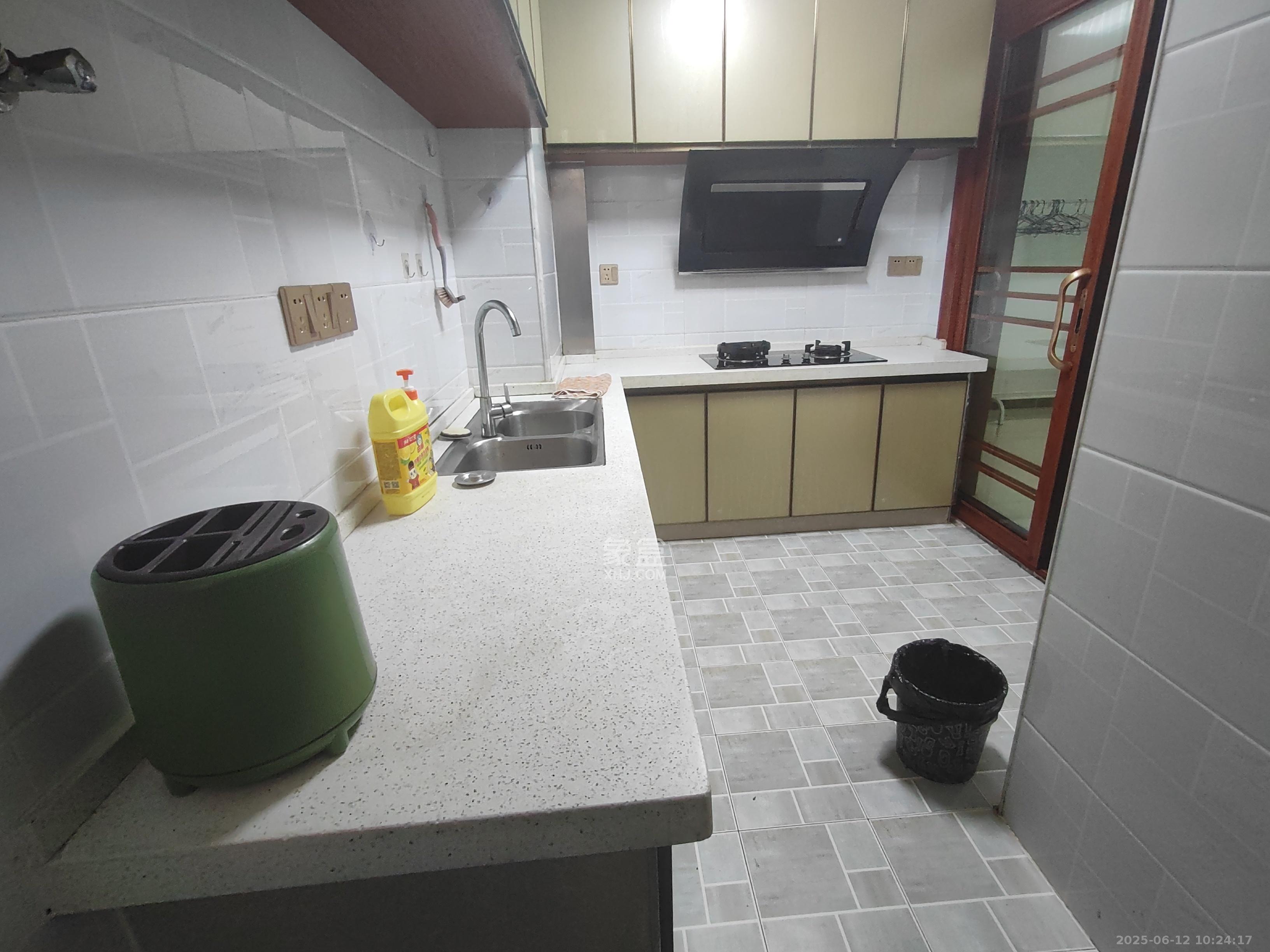 嘉顺苑 2室2厅1卫 2100.0元/月 嘉顺苑 2室2厅1卫 2100.0元/月室内图