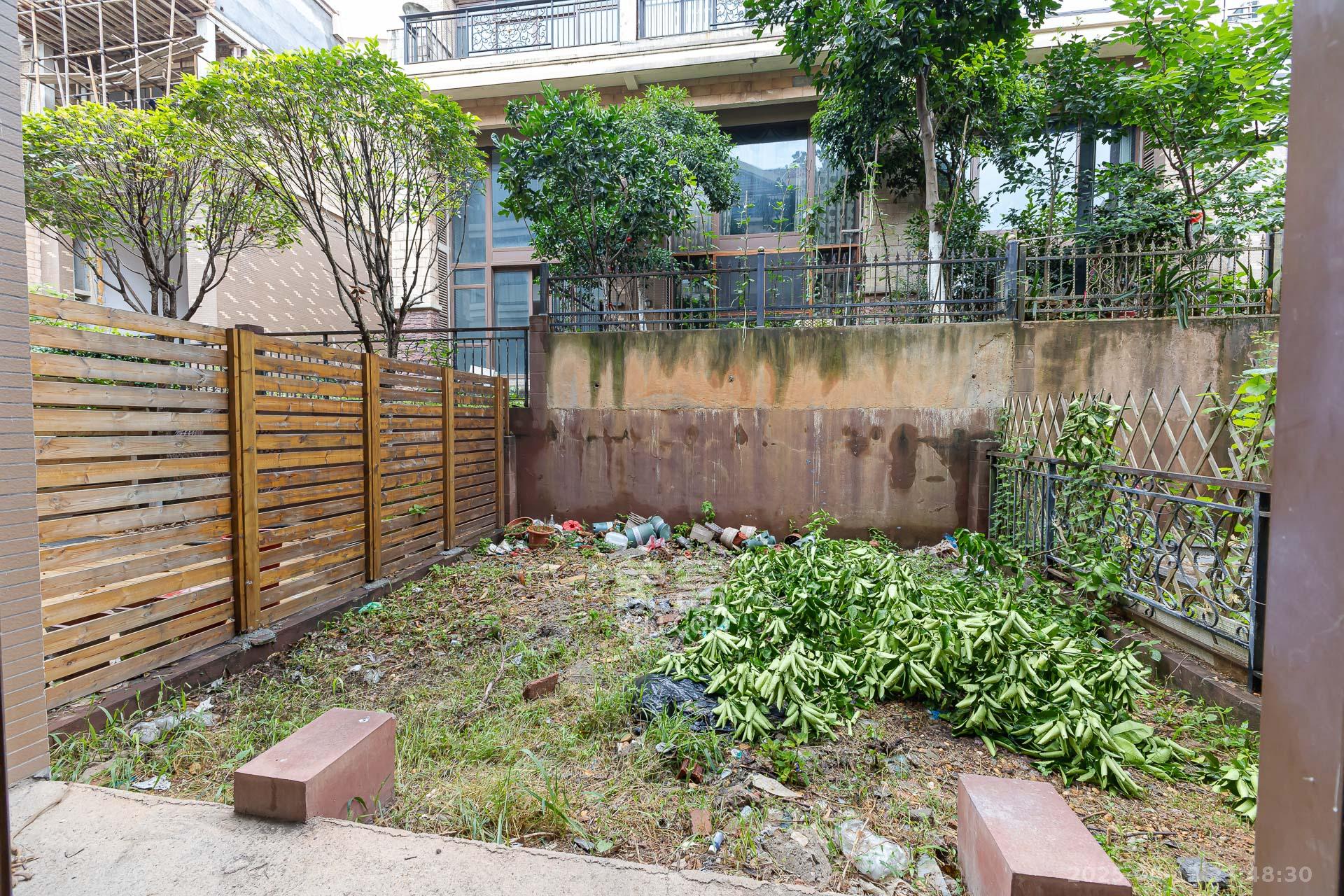 盈峰翠邸 5室2厅3卫 162.0万 盈峰翠邸 5室2厅3卫 162.0万其他