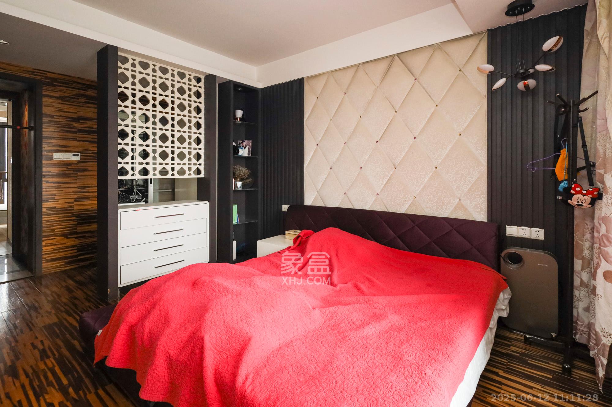 双湾国际(湘江御景花园) 4室2厅2卫 3500.0元/月 双湾国际(湘江御景花园) 4室2厅2卫 3500.0元/月室内图